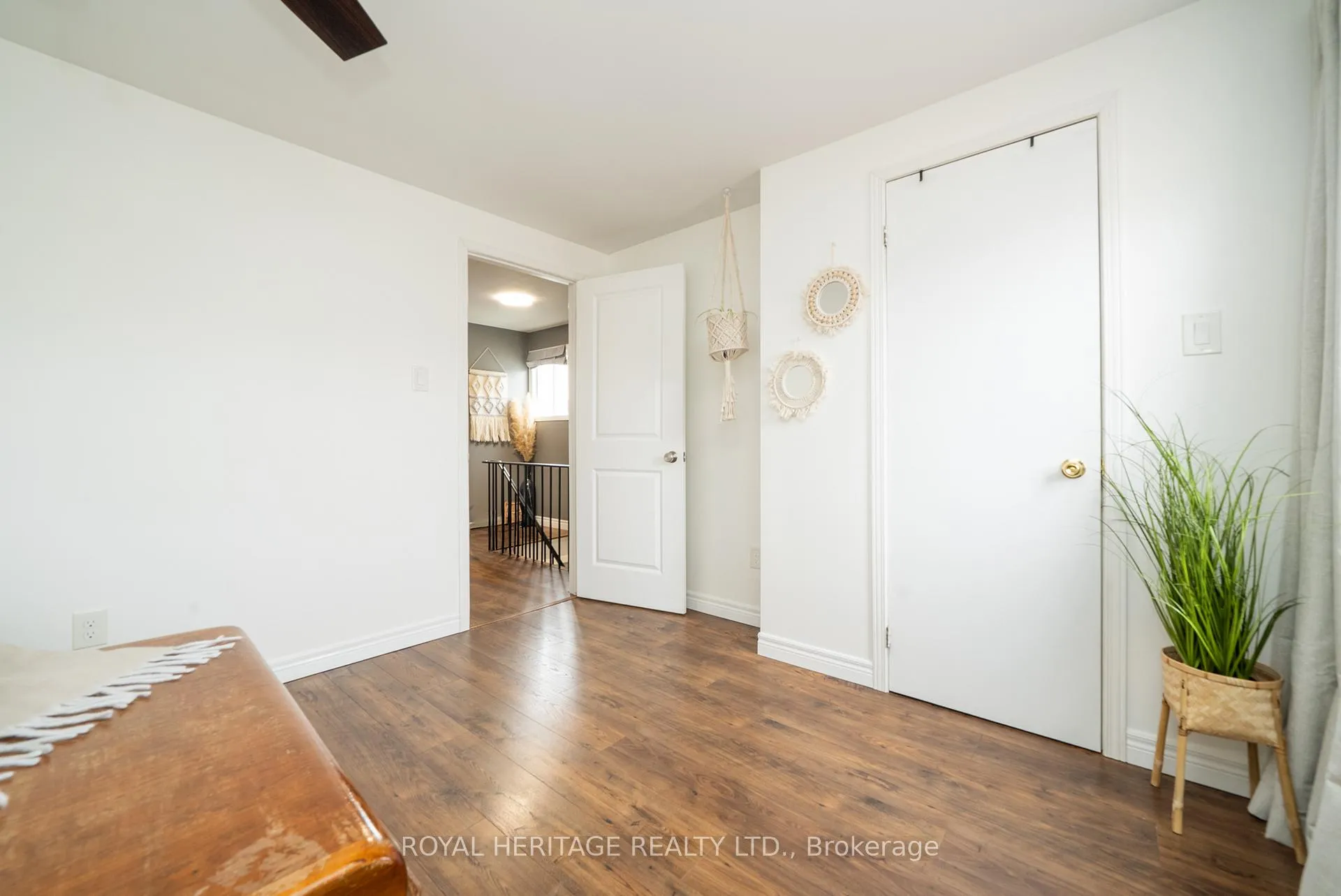 Photo 17 of 49 Browning Trail, Barrie, Letitia Heights — HOMEH
