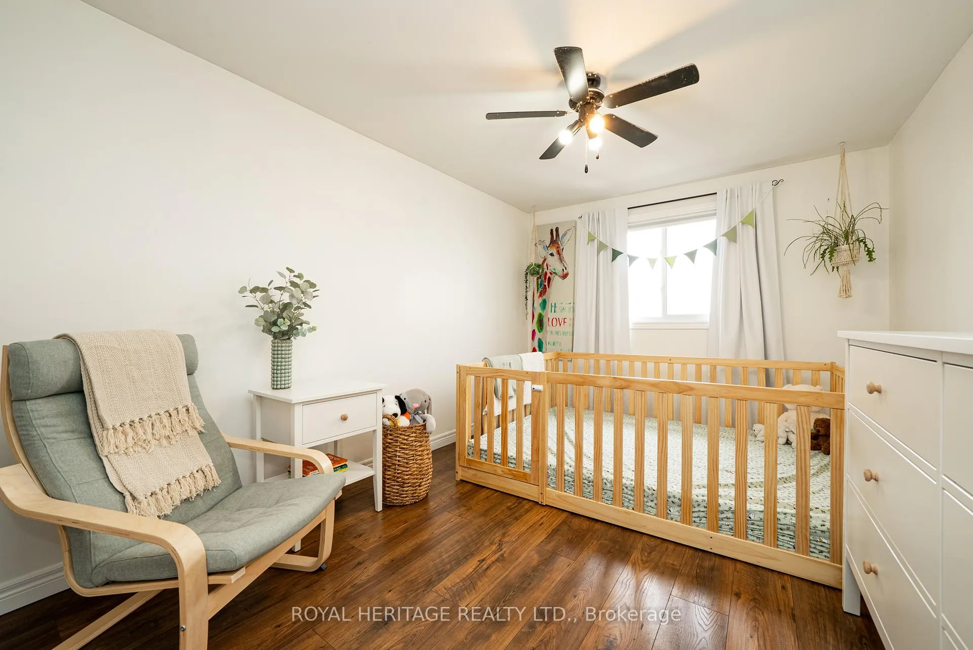 Photo 18 of 49 Browning Trail, Barrie, Letitia Heights — HOMEH