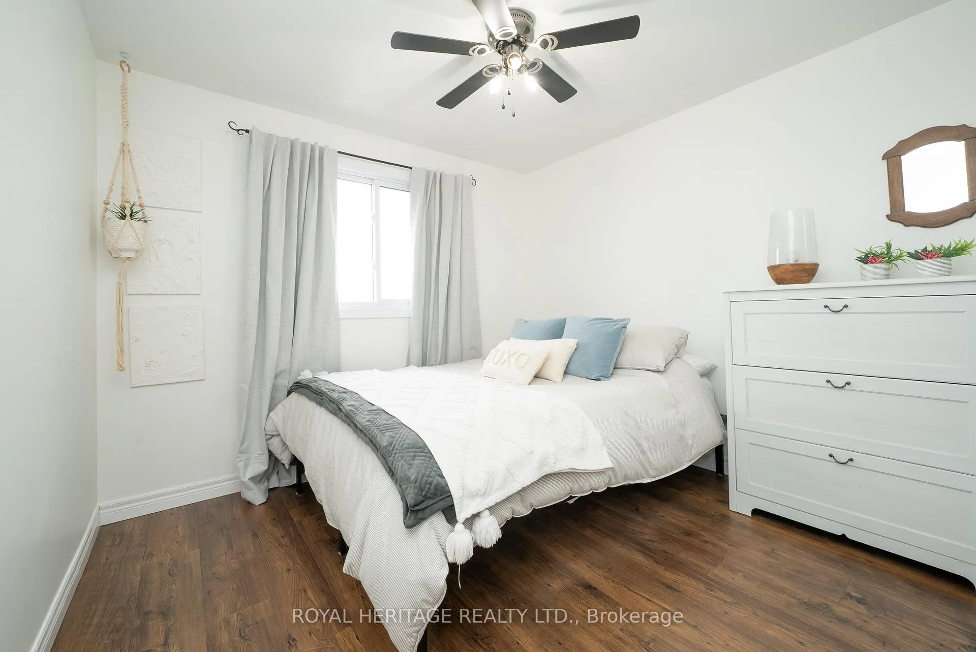 Photo 19 of 49 Browning Trail, Barrie, Letitia Heights — HOMEH