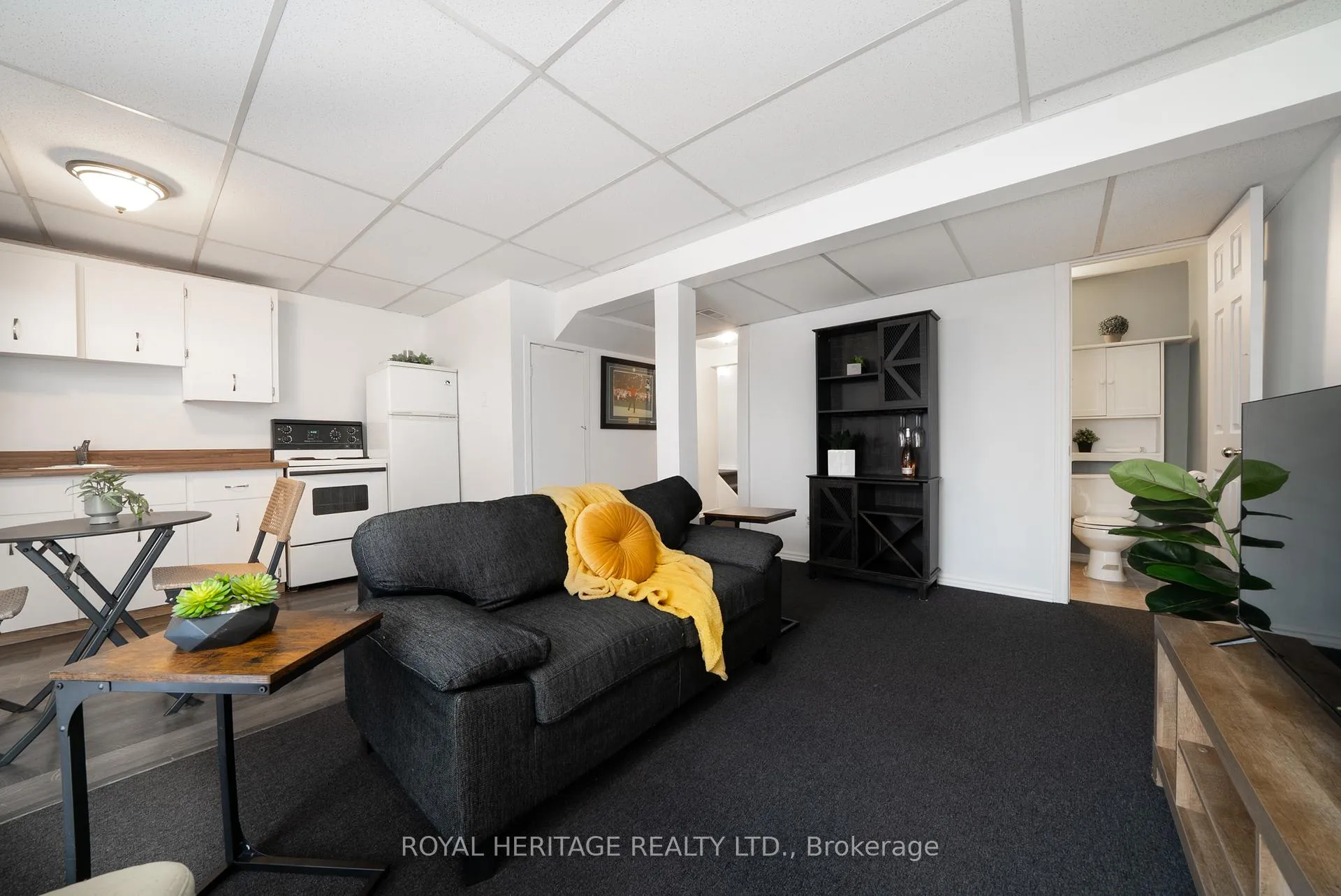 Photo 23 of 49 Browning Trail, Barrie, Letitia Heights — HOMEH