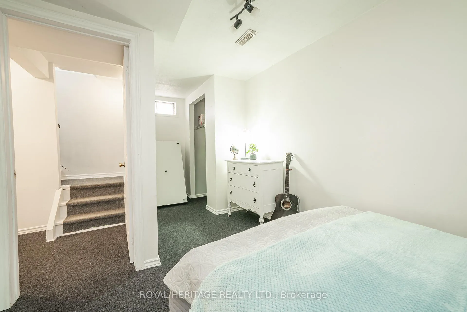 Photo 26 of 49 Browning Trail, Barrie, Letitia Heights — HOMEH