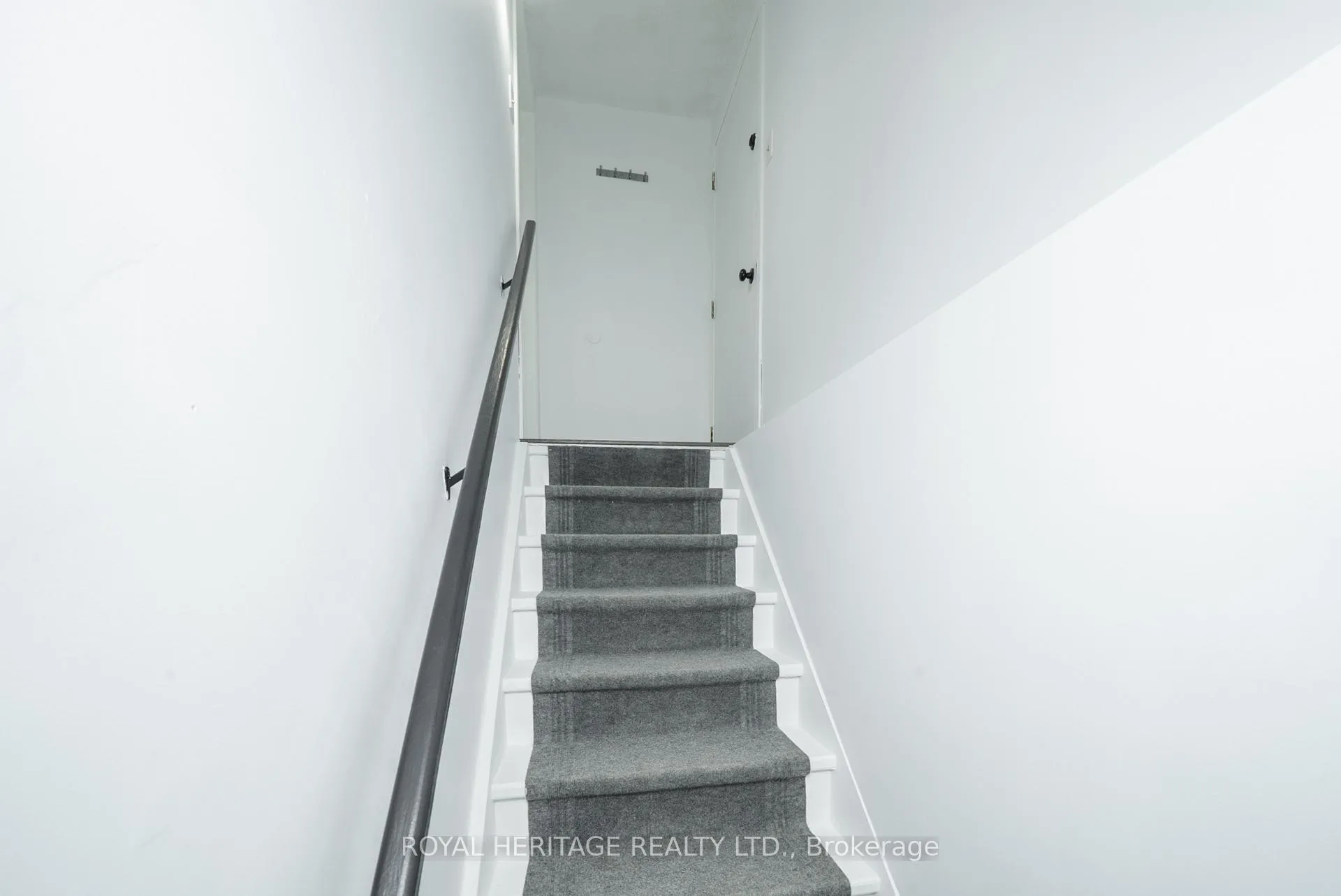 Photo 27 of 49 Browning Trail, Barrie, Letitia Heights — HOMEH