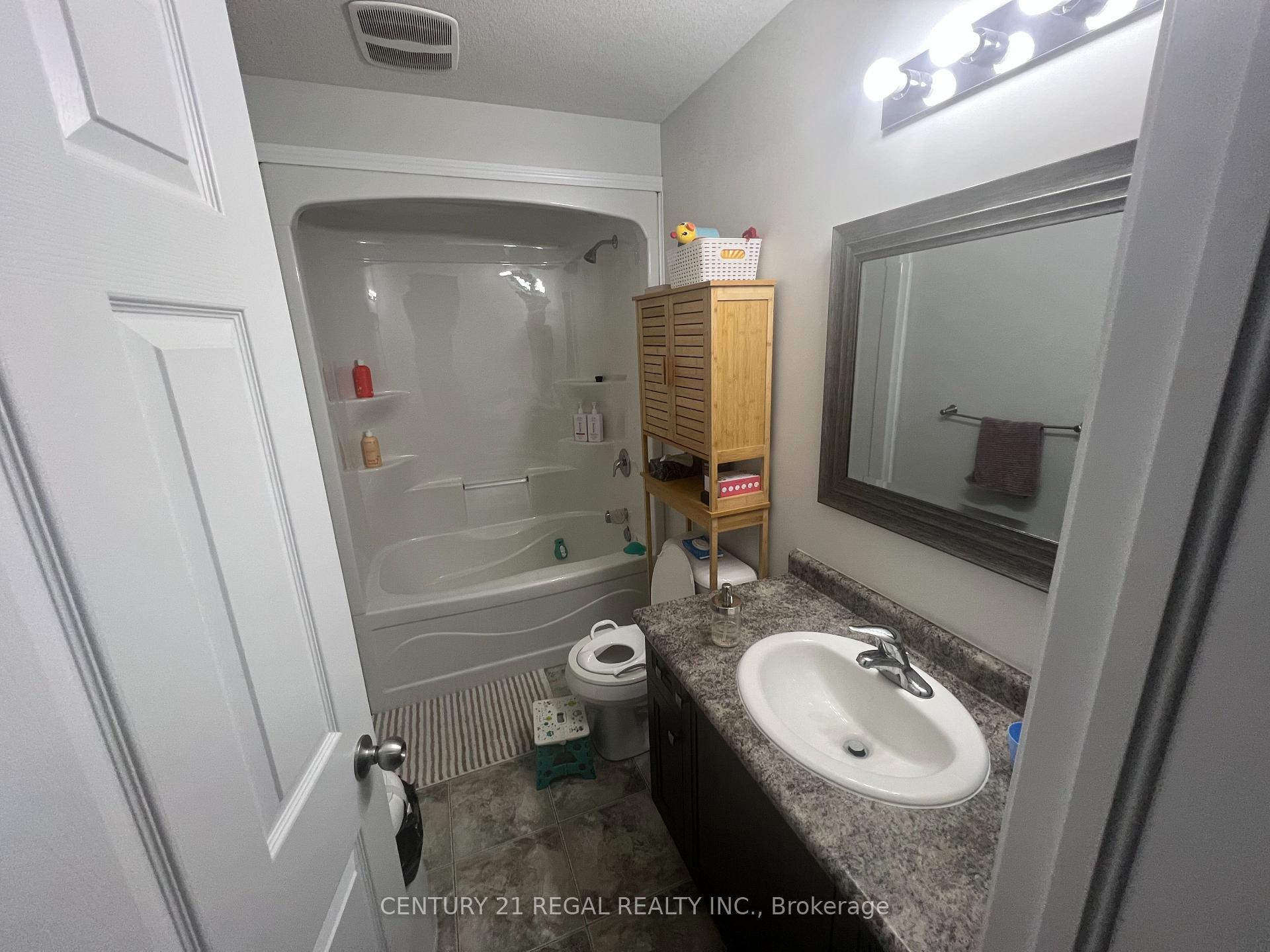 Photo 5 of 164 Maitland Street, Kitchener — HOMEH