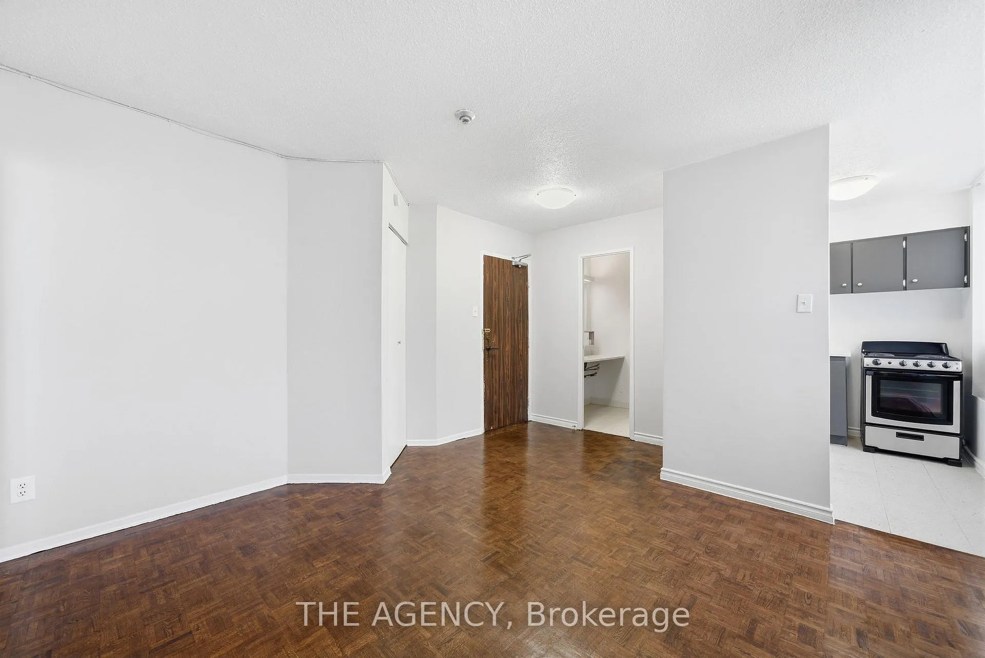 Front of Unit 1603B, 2360 Dundas Street W