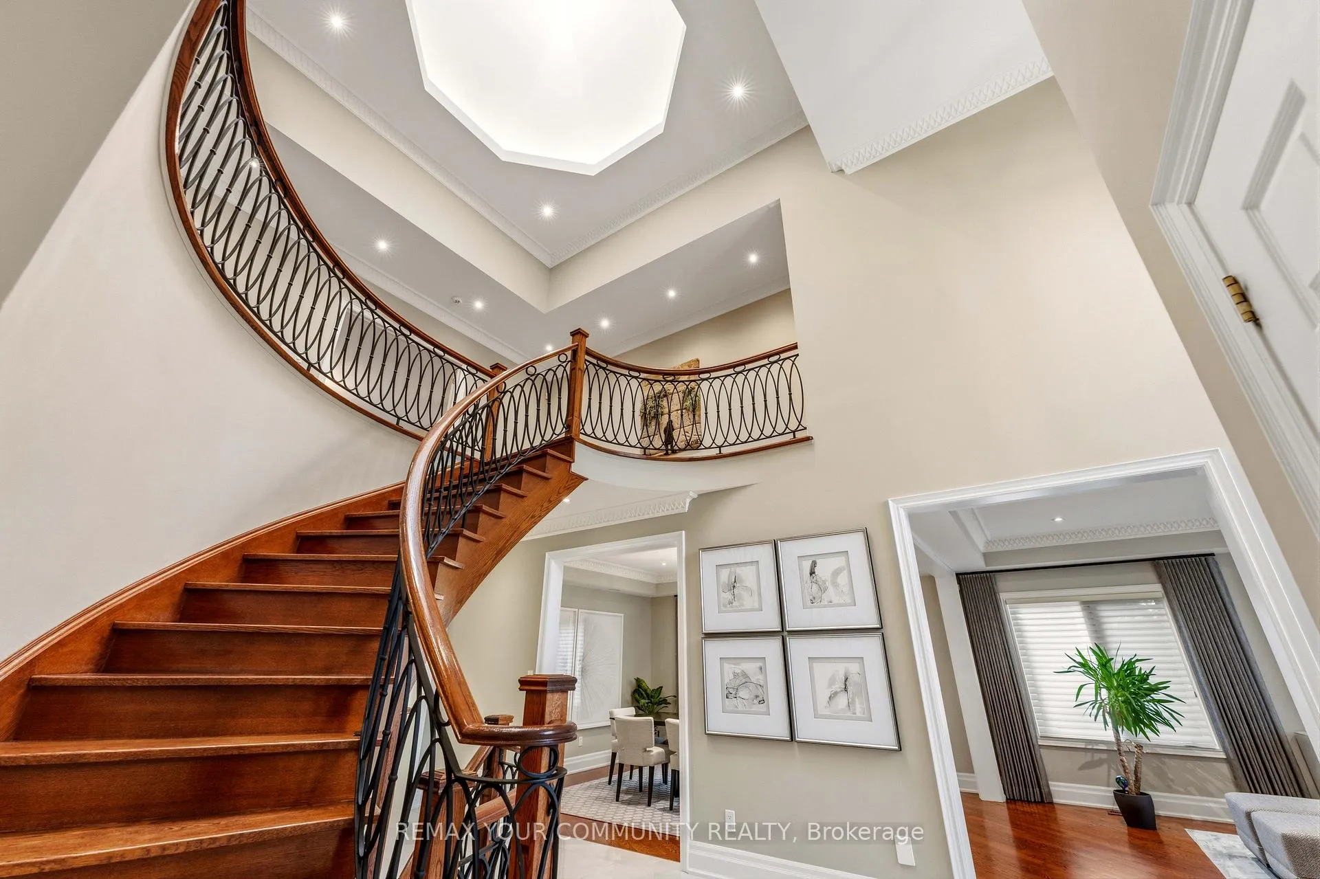Photo 5 of 37 Vaughan Boulevard, Vaughan, Beverley Glen — HOMEH