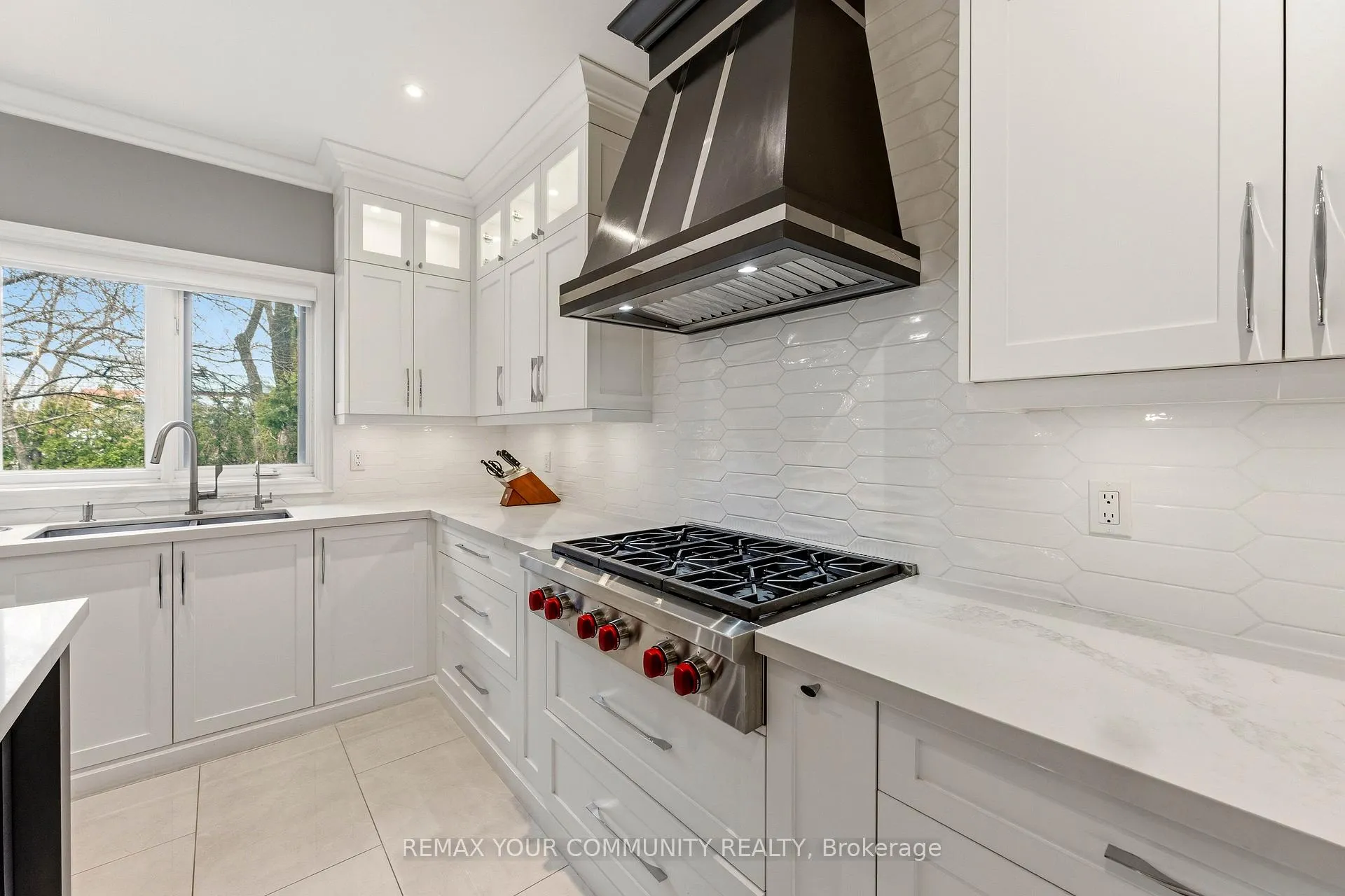 Photo 14 of 37 Vaughan Boulevard, Vaughan, Beverley Glen — HOMEH