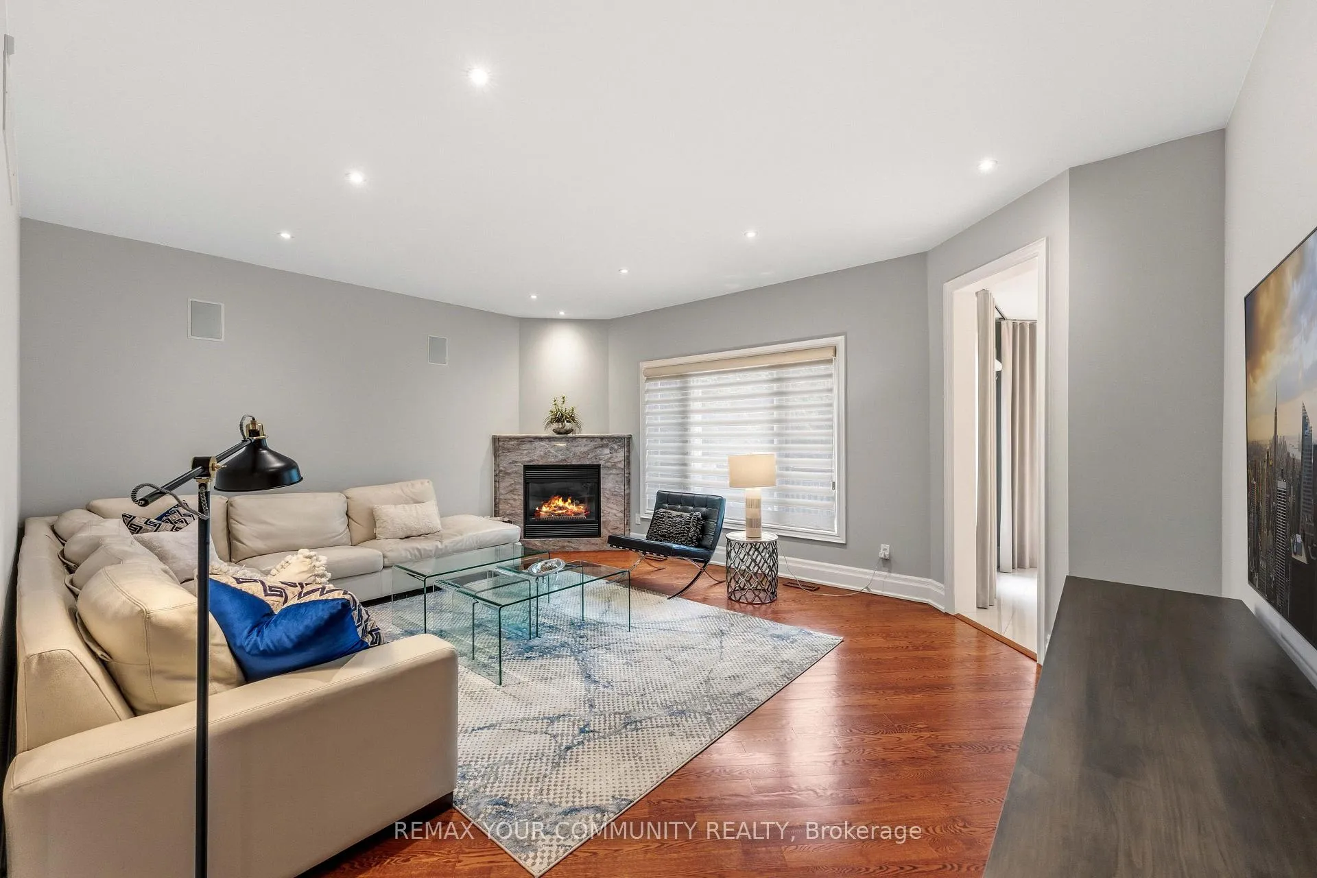 Photo 16 of 37 Vaughan Boulevard, Vaughan, Beverley Glen — HOMEH