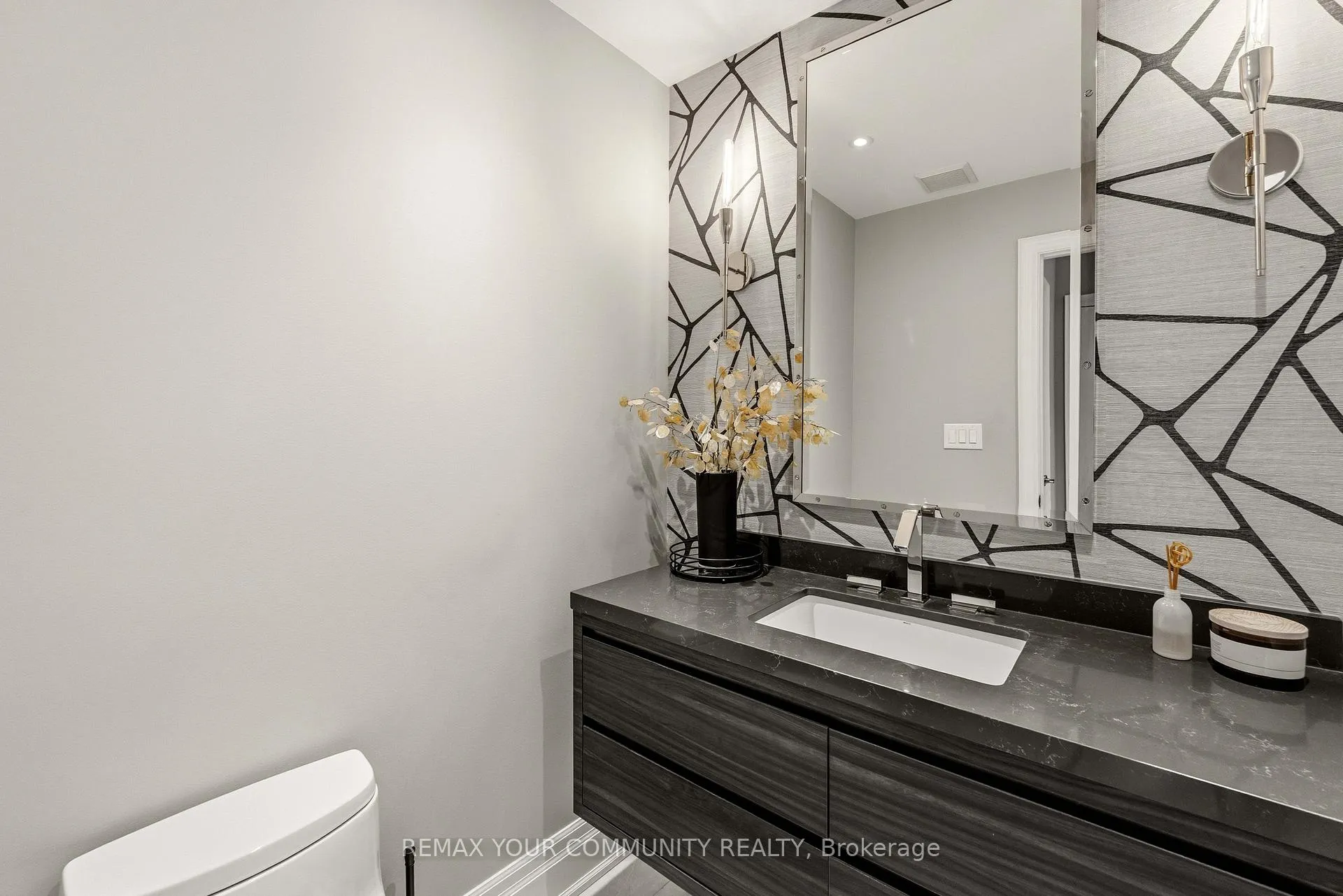 Photo 18 of 37 Vaughan Boulevard, Vaughan, Beverley Glen — HOMEH
