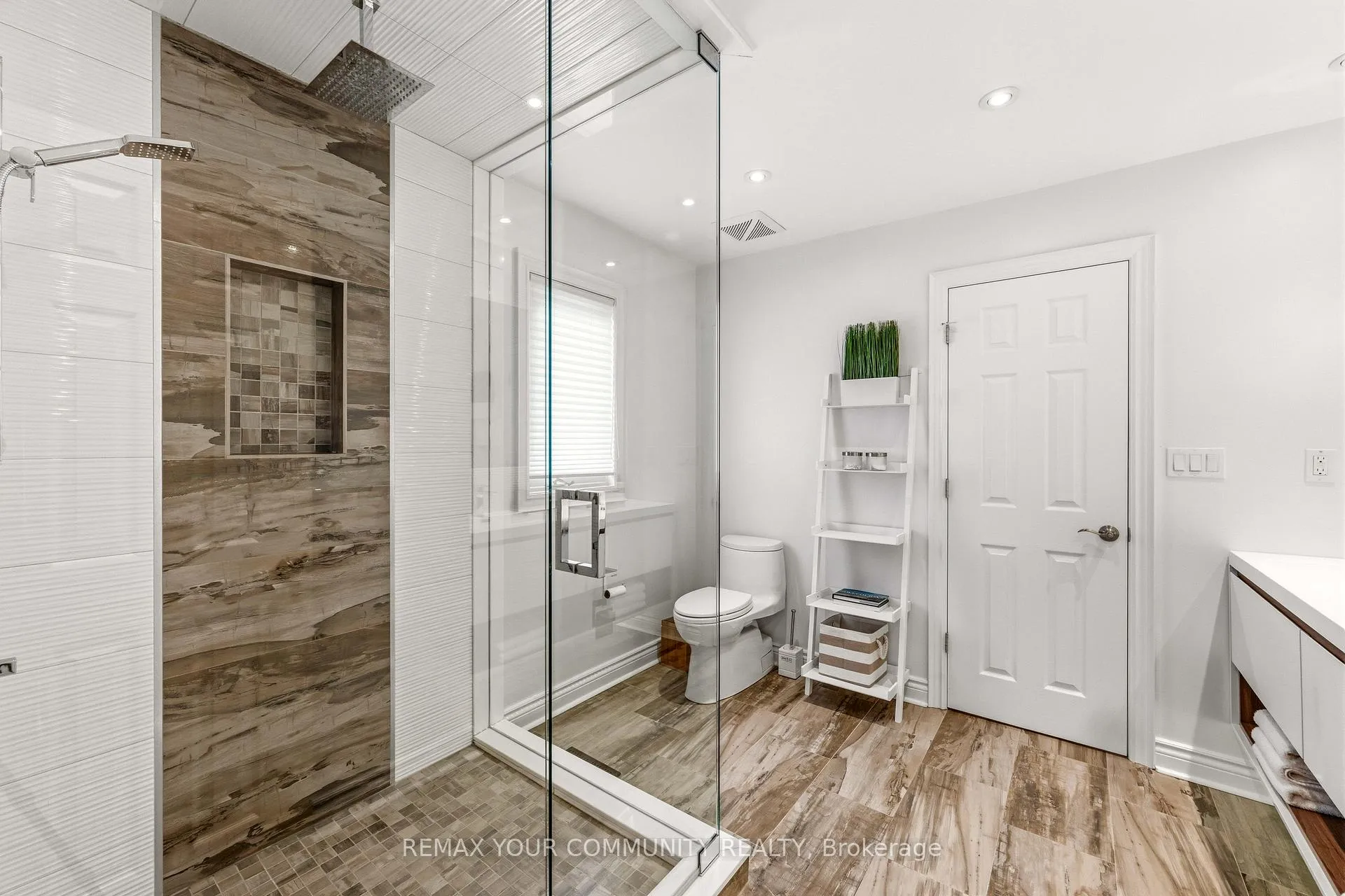 Photo 31 of 37 Vaughan Boulevard, Vaughan, Beverley Glen — HOMEH