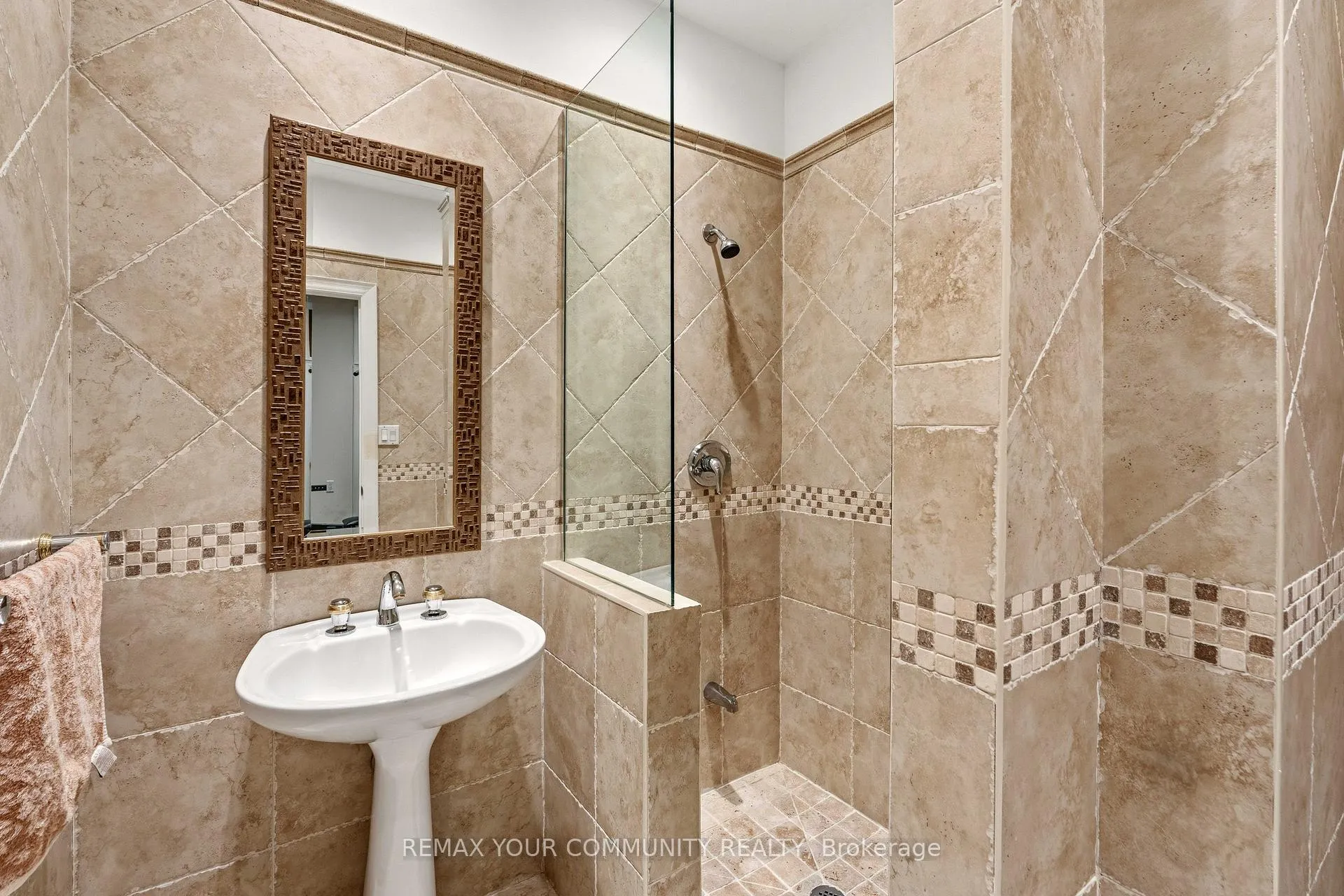 Photo 41 of 37 Vaughan Boulevard, Vaughan, Beverley Glen — HOMEH