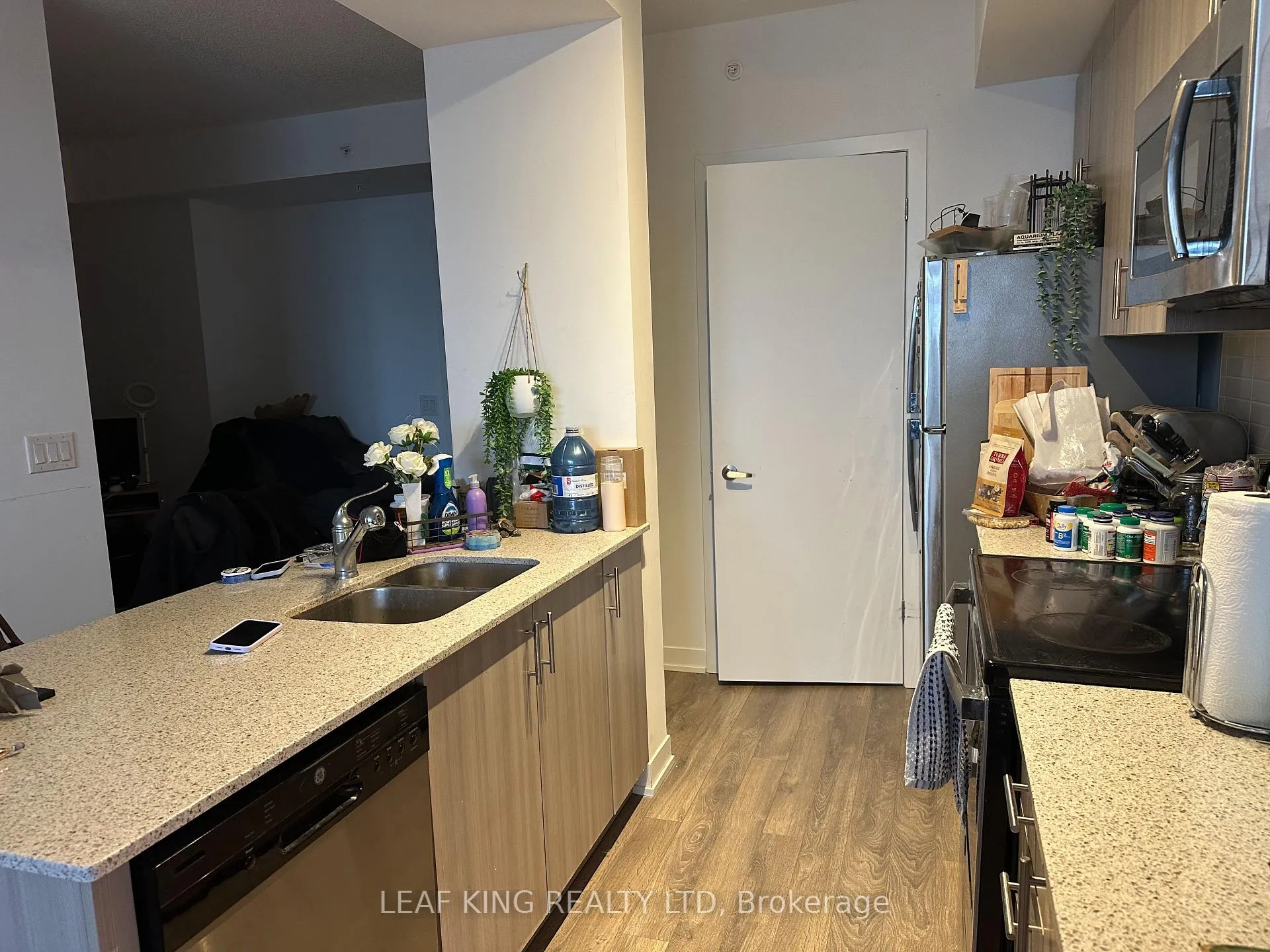 Photo 3 of Unit 1007, 550 North Service Road, Grimsby, Grimsby Beach — HOMEH