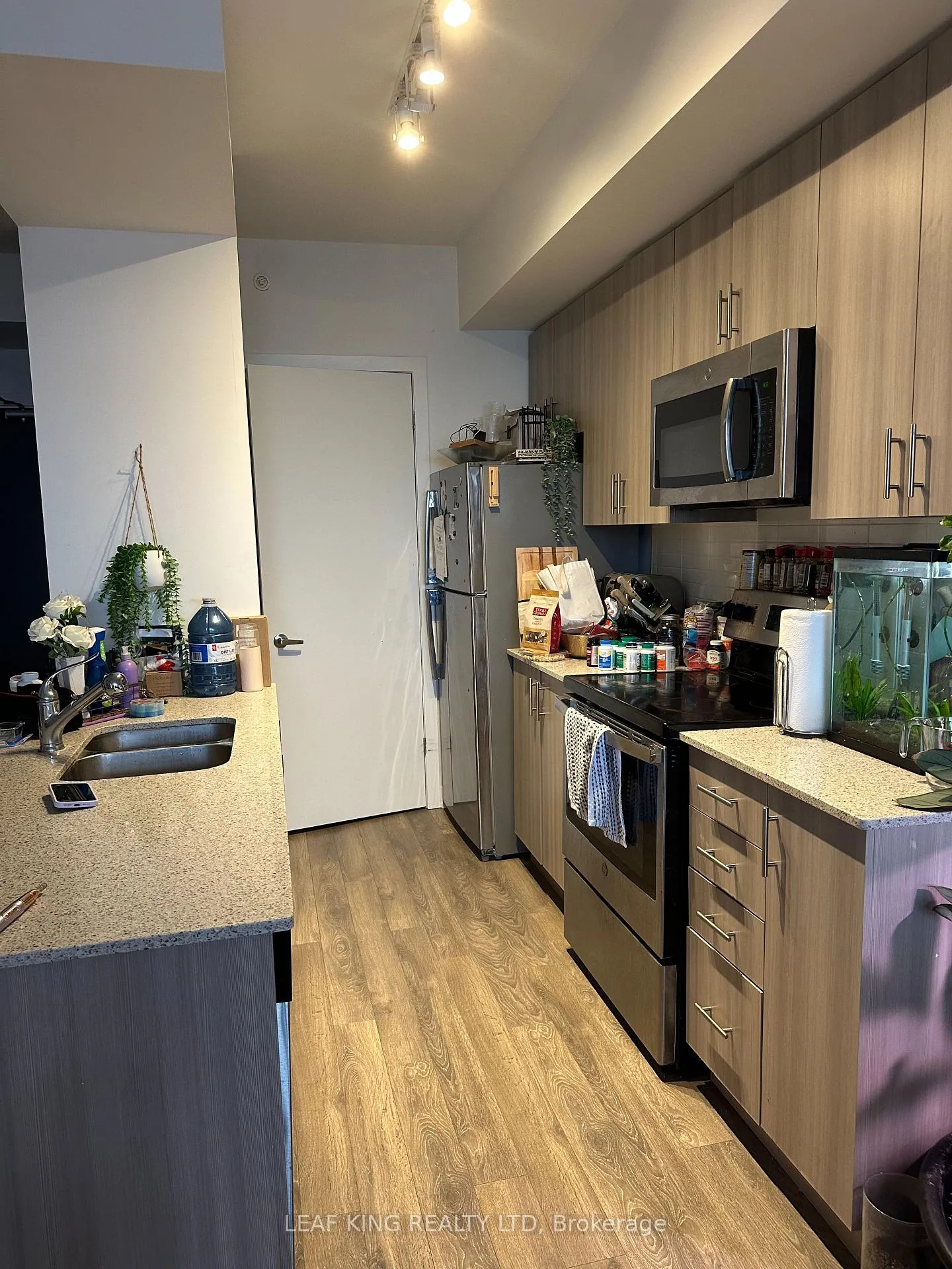 Photo 8 of Unit 1007, 550 North Service Road, Grimsby, Grimsby Beach — HOMEH