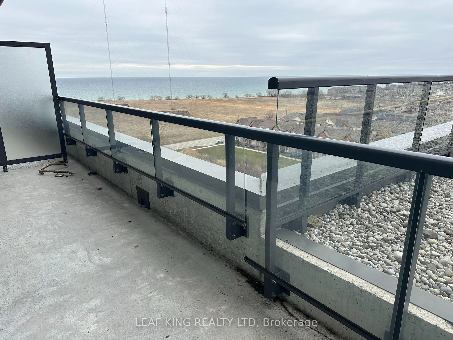 Photo 9 of Unit 1007, 550 North Service Road, Grimsby, Grimsby Beach — HOMEH