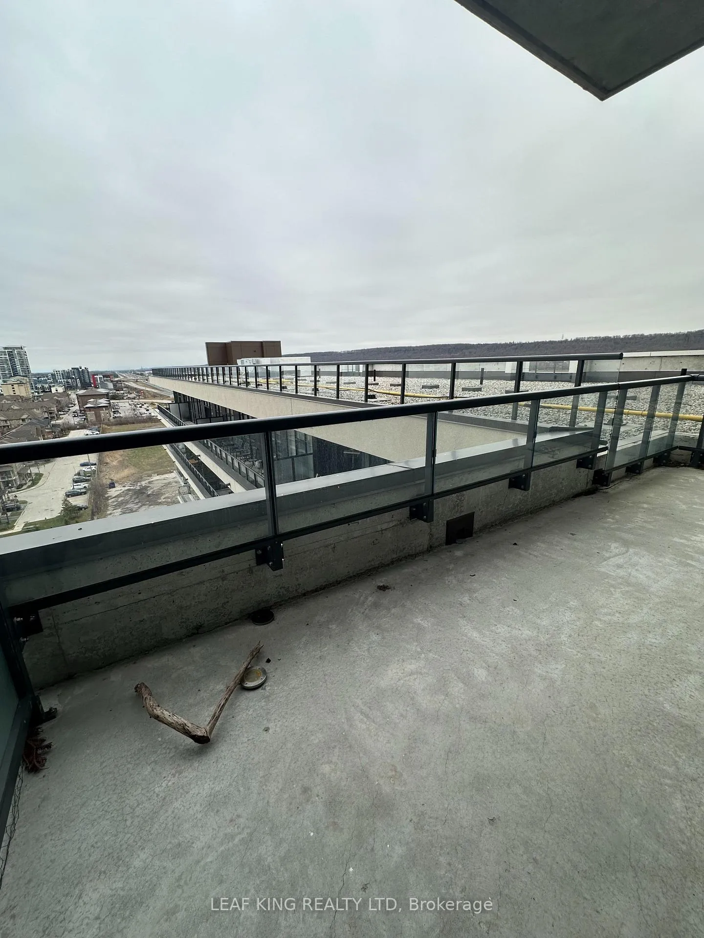 Photo 11 of Unit 1007, 550 North Service Road, Grimsby, Grimsby Beach — HOMEH