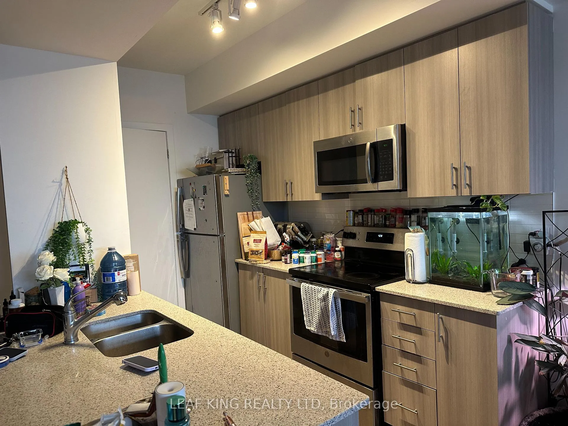 Photo 13 of Unit 1007, 550 North Service Road, Grimsby, Grimsby Beach — HOMEH
