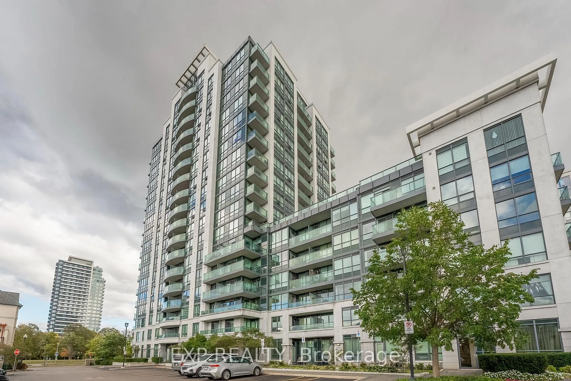 Photo 1 of Unit 105, 20 North Park Road, Vaughan, Beverley Glen — HOMEH