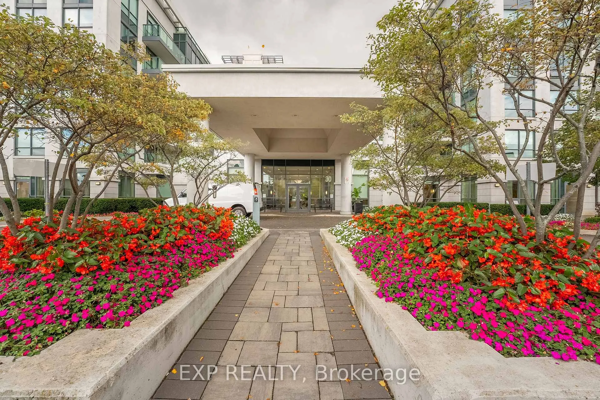 Photo 3 of Unit 105, 20 North Park Road, Vaughan, Beverley Glen — HOMEH