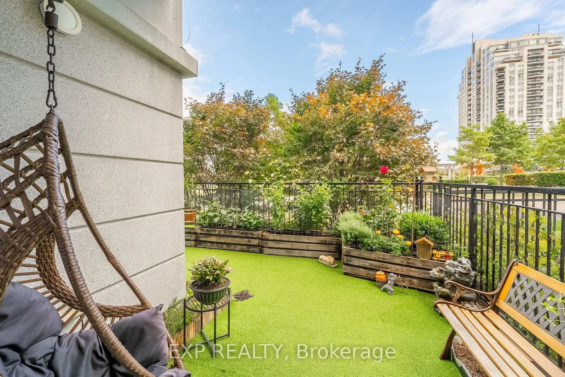 Photo 23 of Unit 105, 20 North Park Road, Vaughan, Beverley Glen — HOMEH
