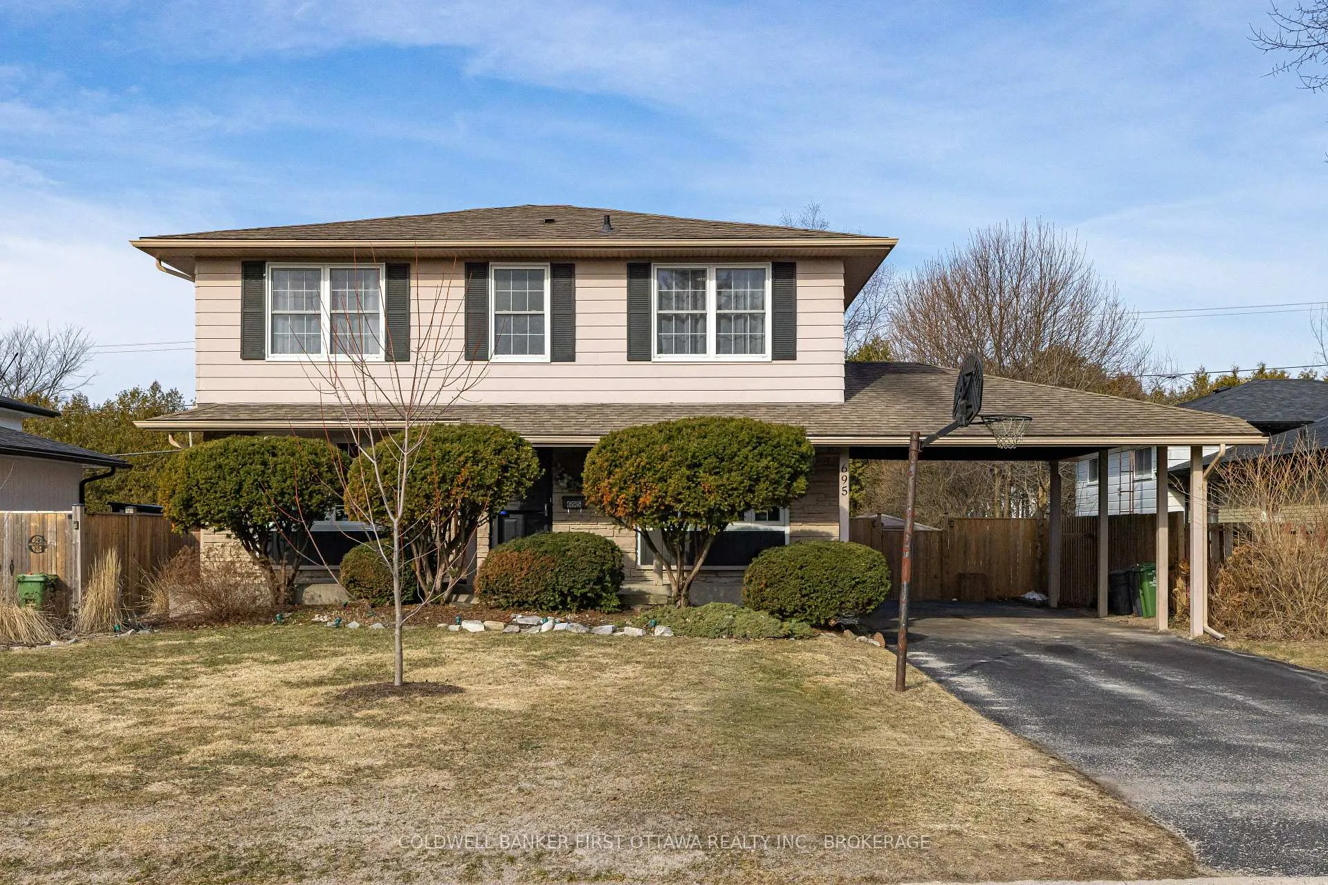Photo 2 of 695 Laidlaw Crescent, Kingston, South of Taylor-Kidd Blvd — HOMEH