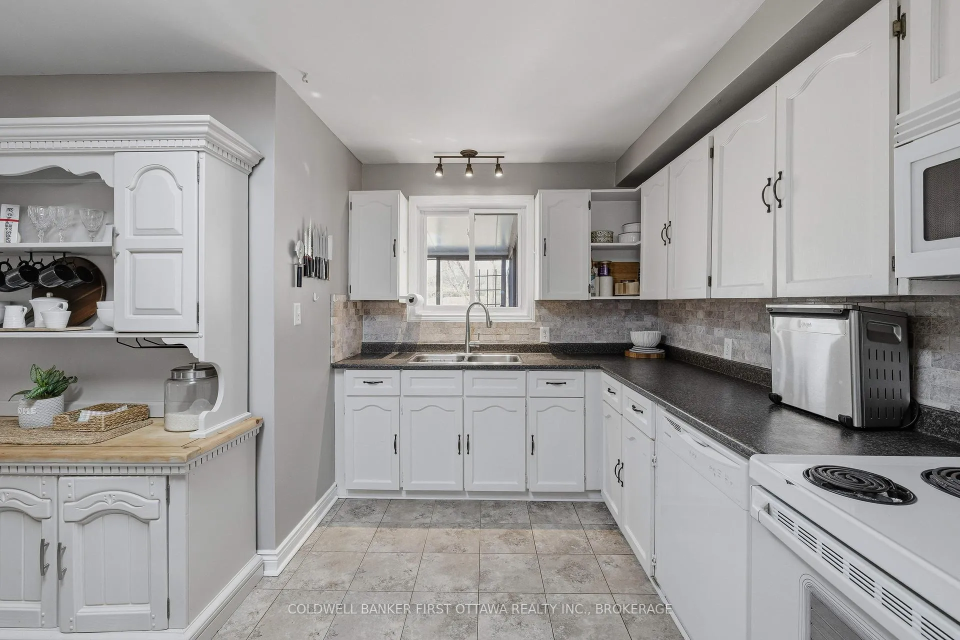 Photo 14 of 695 Laidlaw Crescent, Kingston, South of Taylor-Kidd Blvd — HOMEH