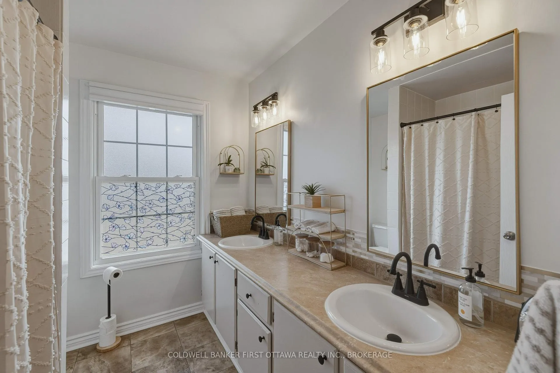 Photo 27 of 695 Laidlaw Crescent, Kingston, South of Taylor-Kidd Blvd — HOMEH