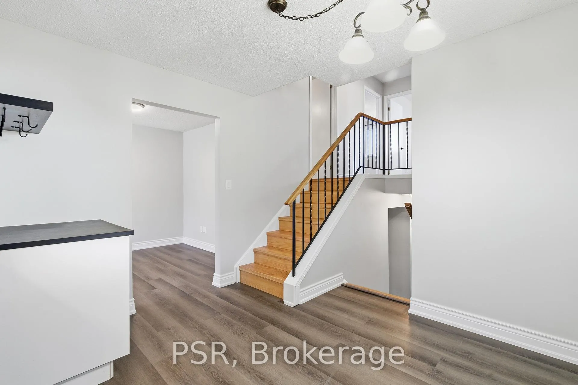 Photo 9 of 577 Tuscarora Drive, Hamilton, Ancaster — HOMEH
