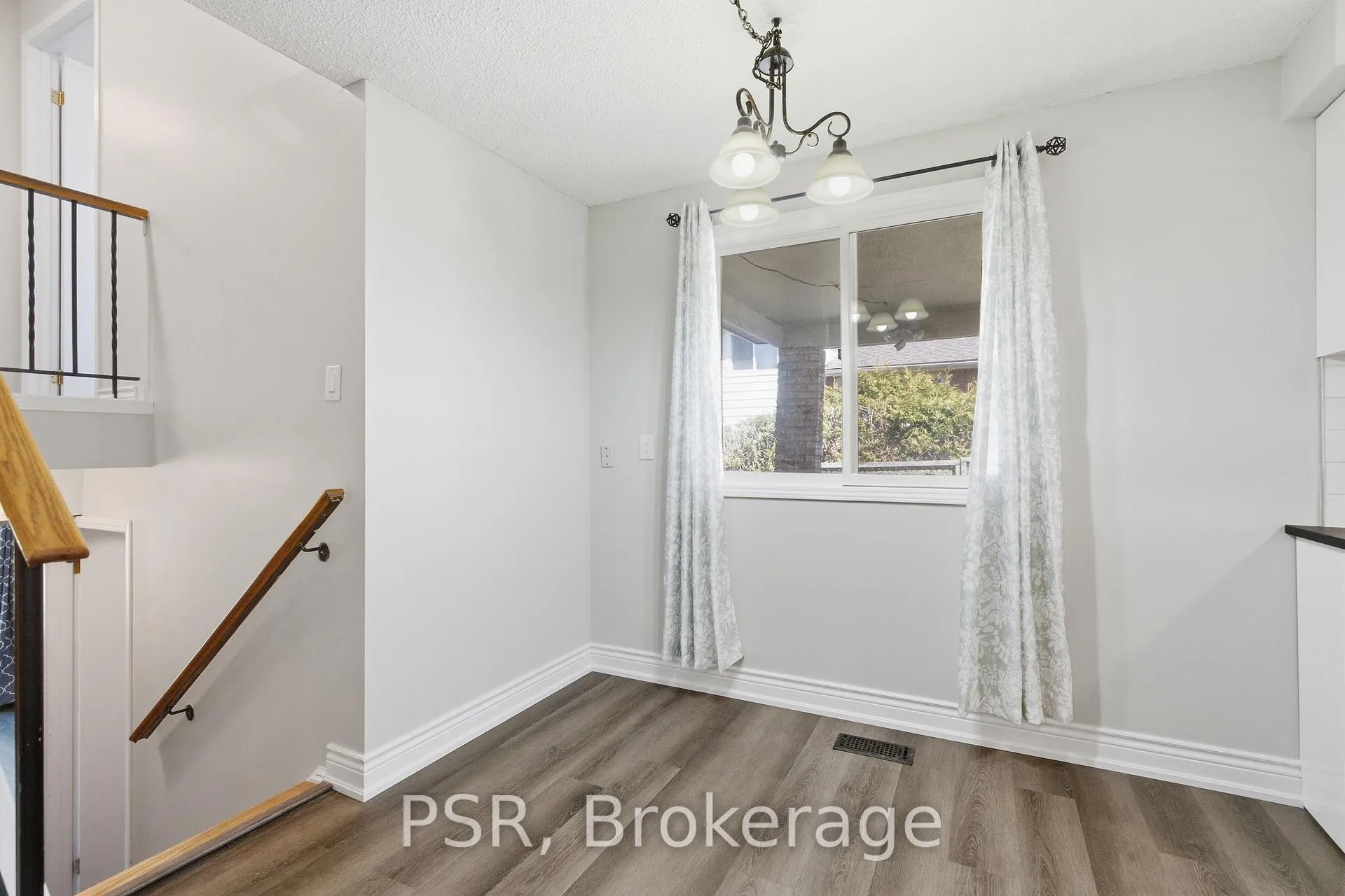 Photo 10 of 577 Tuscarora Drive, Hamilton, Ancaster — HOMEH