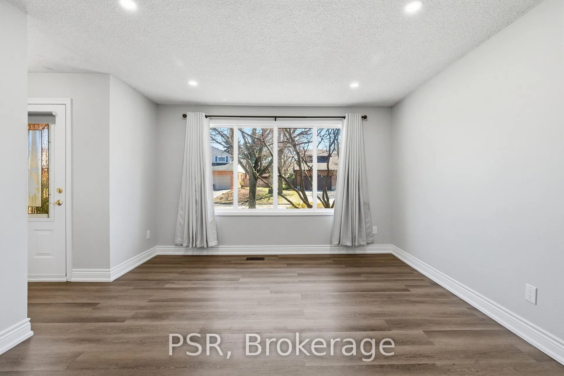 Photo 12 of 577 Tuscarora Drive, Hamilton, Ancaster — HOMEH