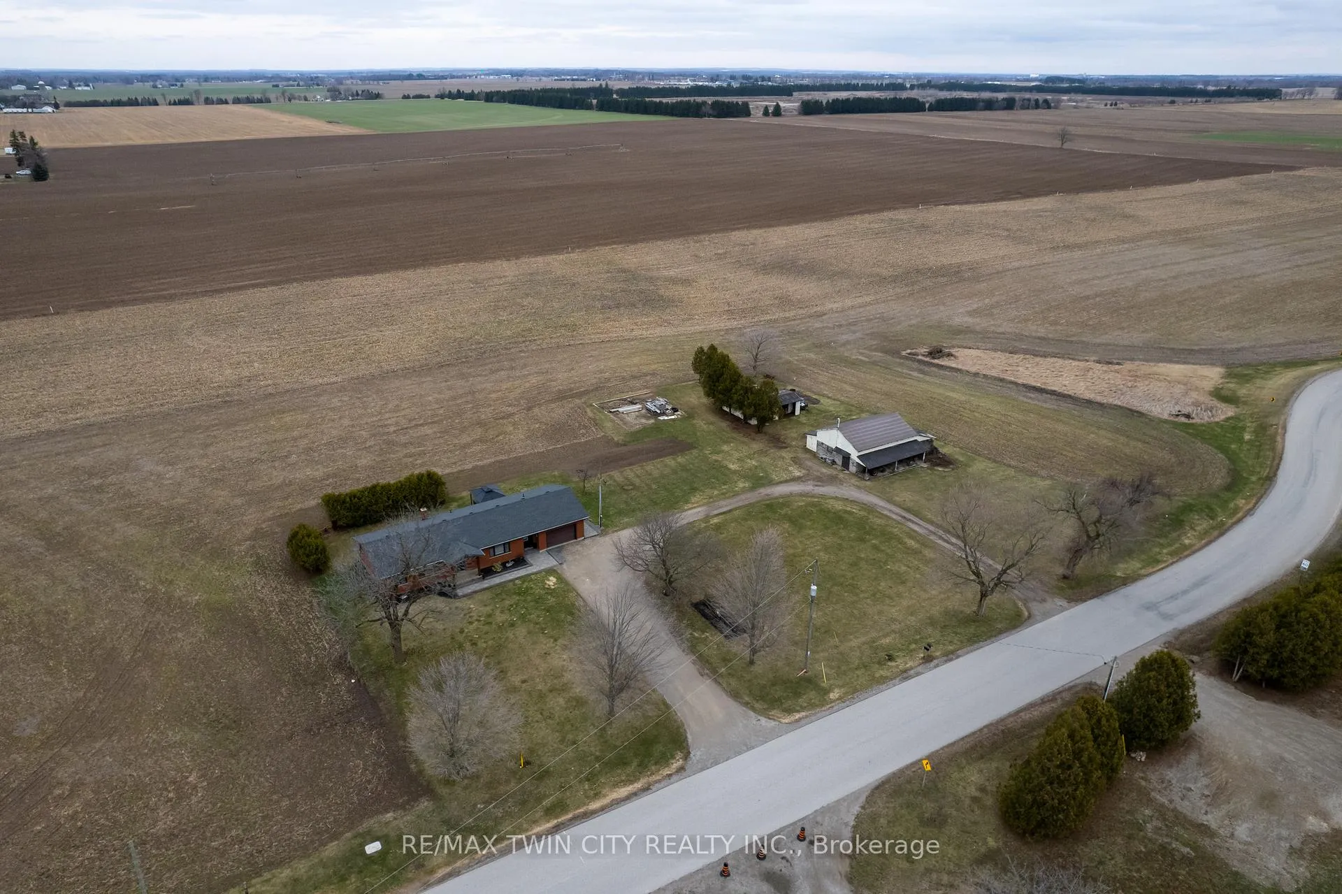 Photo 3 of 58 Tenth Conc. Road, Brant, Burford — HOMEH