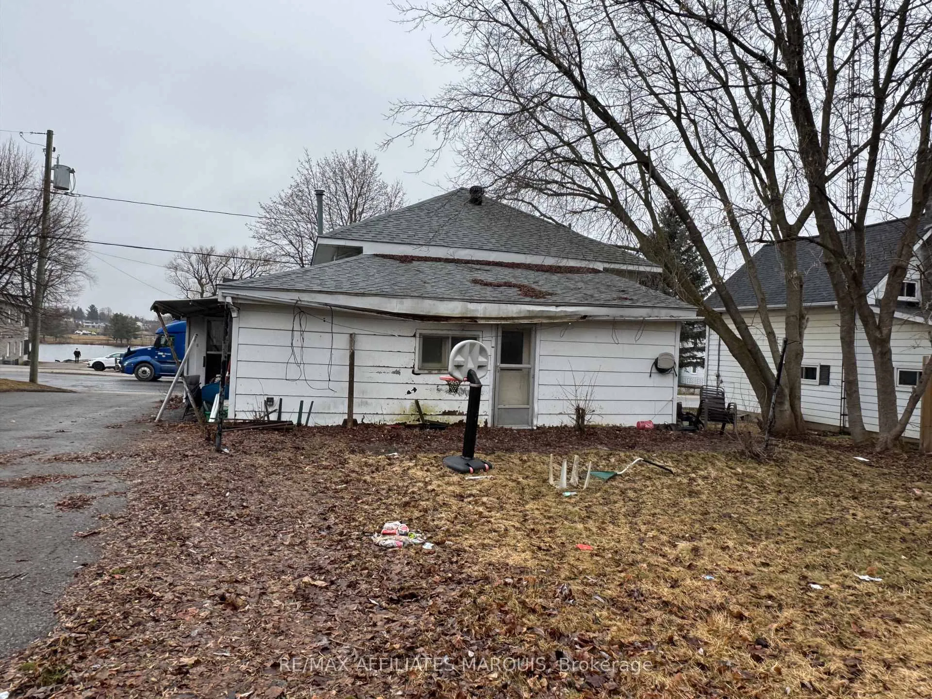 Photo 3 of 89 Queen Street, Smiths Falls — HOMEH