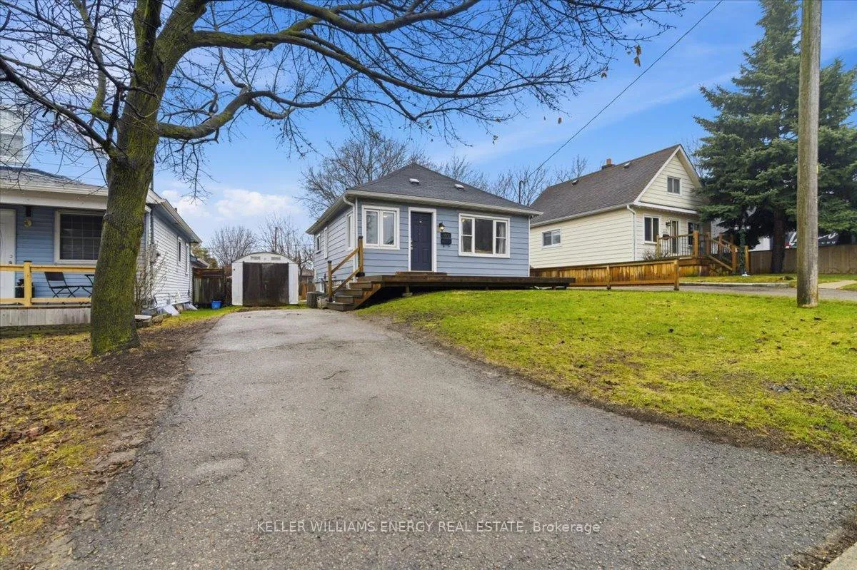 Front of 469 Montrave Avenue