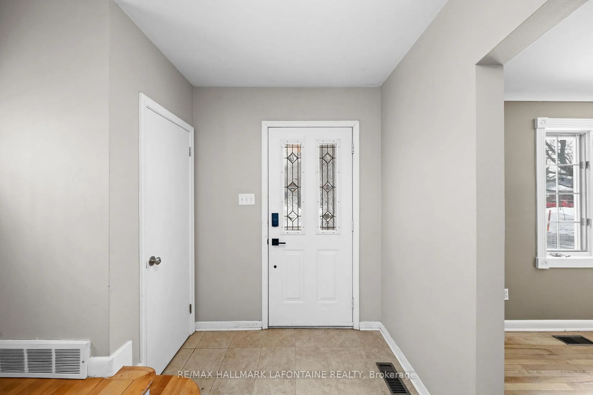 Photo 4 of 822 Colson Avenue, Ottawa, Elmvale Acres — HOMEH