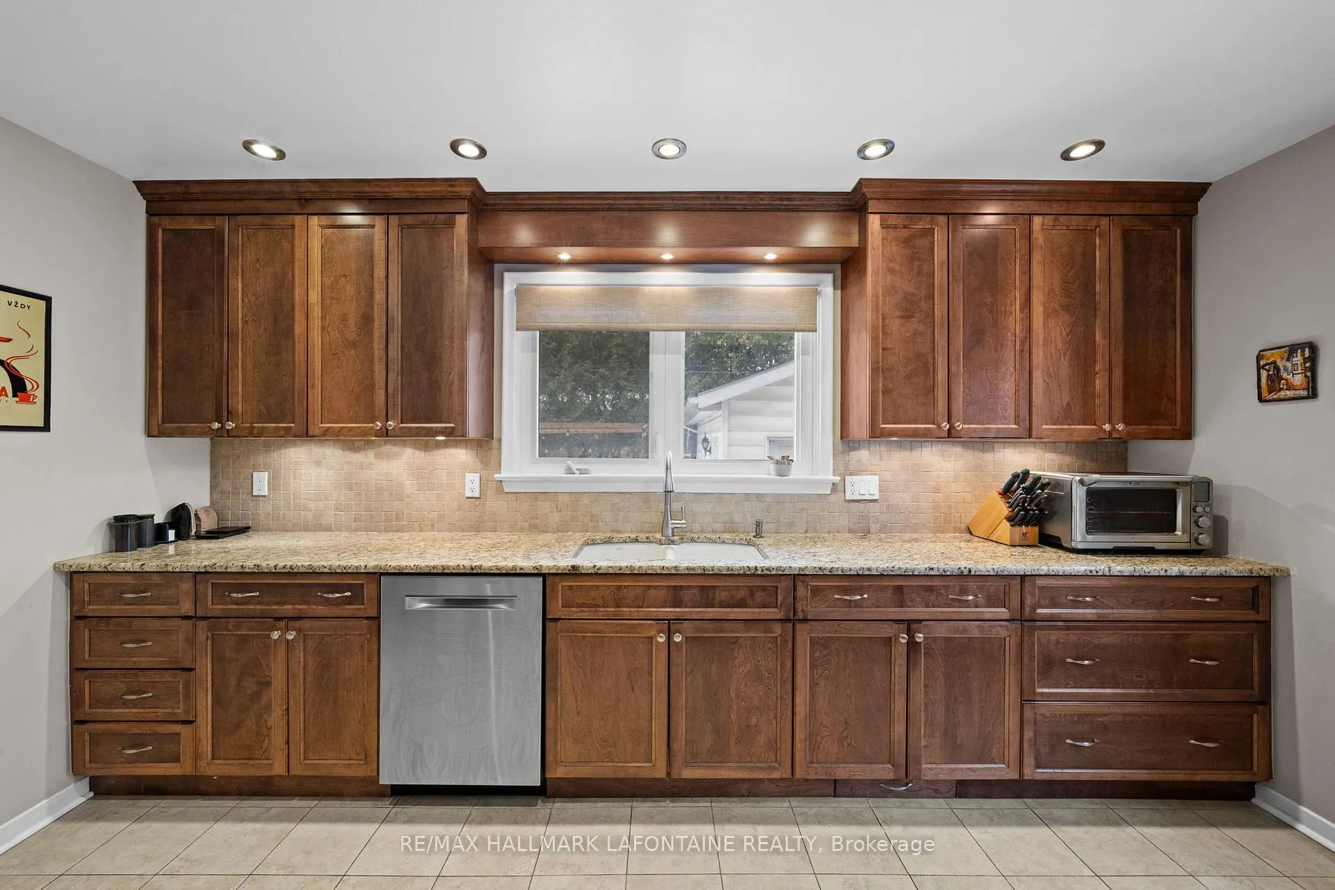 Photo 13 of 822 Colson Avenue, Ottawa, Elmvale Acres — HOMEH