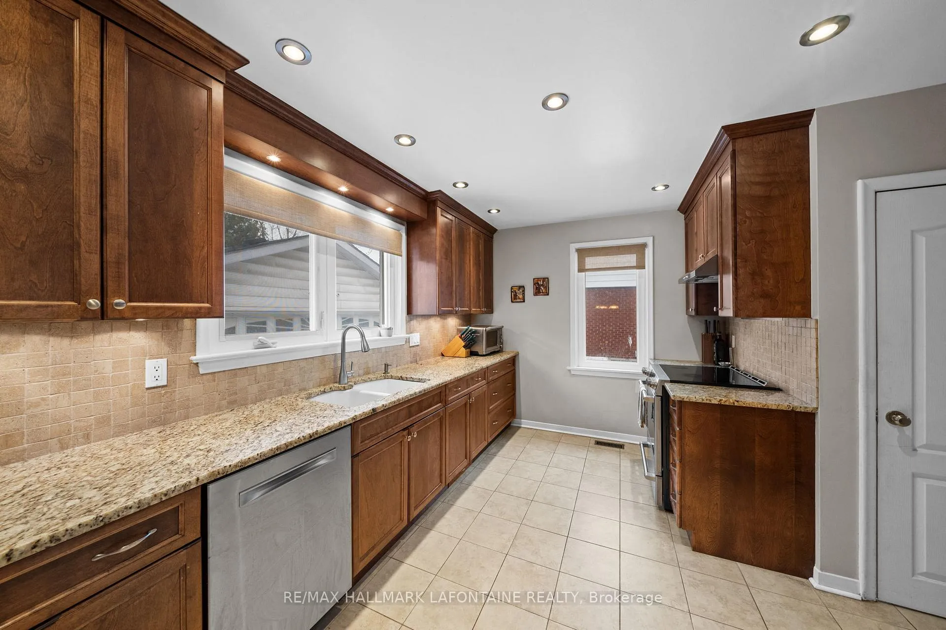Photo 14 of 822 Colson Avenue, Ottawa, Elmvale Acres — HOMEH