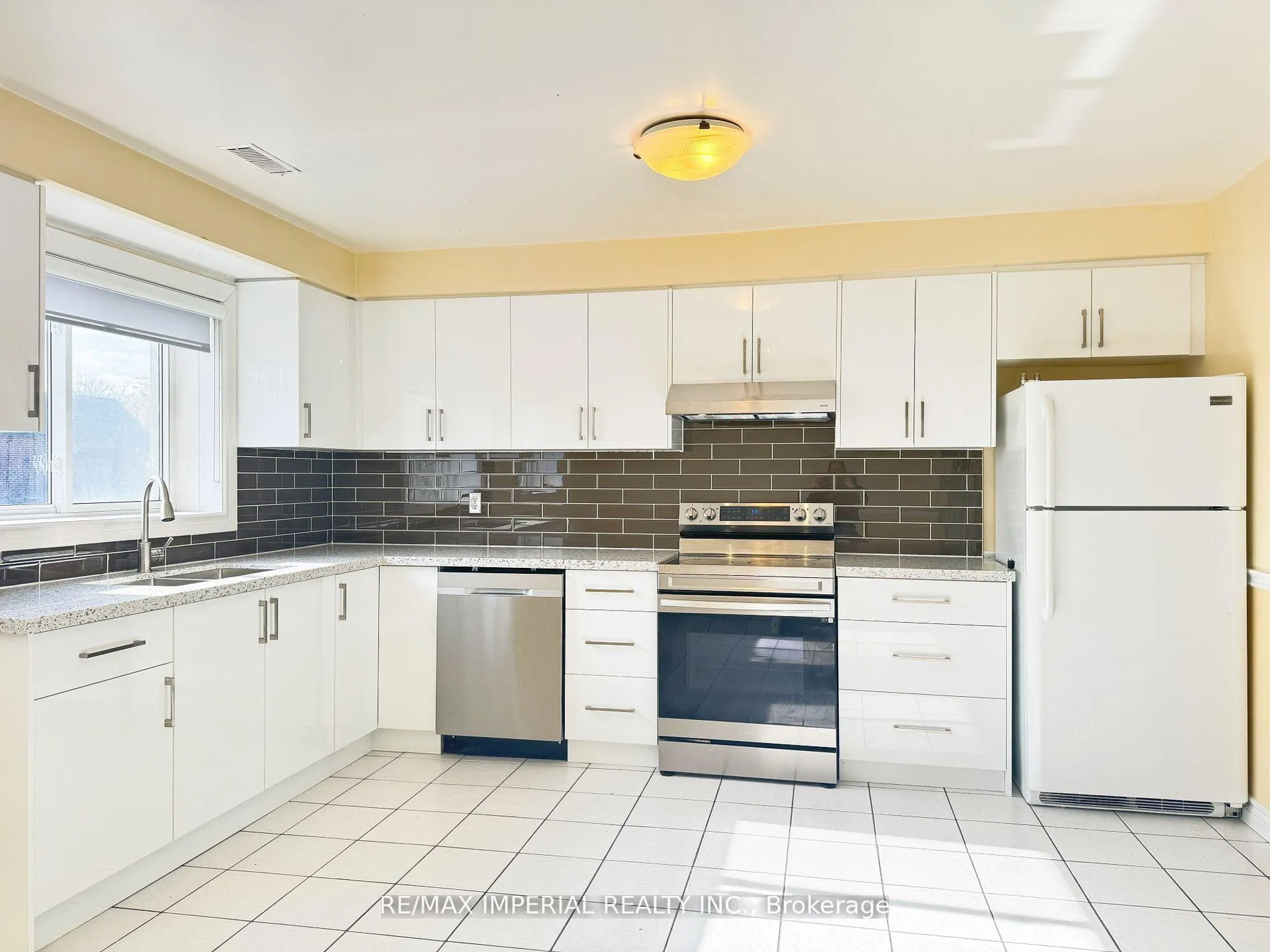 Photo 2 of 641A The Queensway, Etobicoke, Stonegate-Queensway — HOMEH