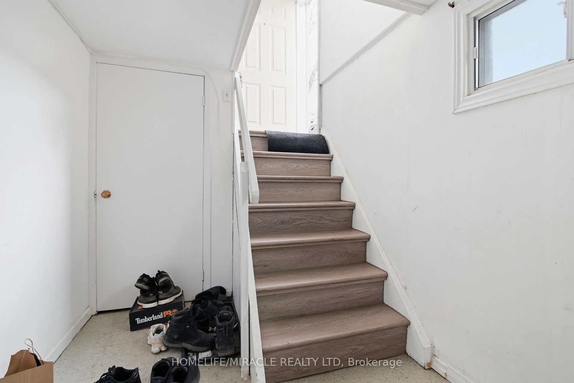Photo 5 of Unit Basement, 21 Albion Crescent, Brampton, Avondale — HOMEH