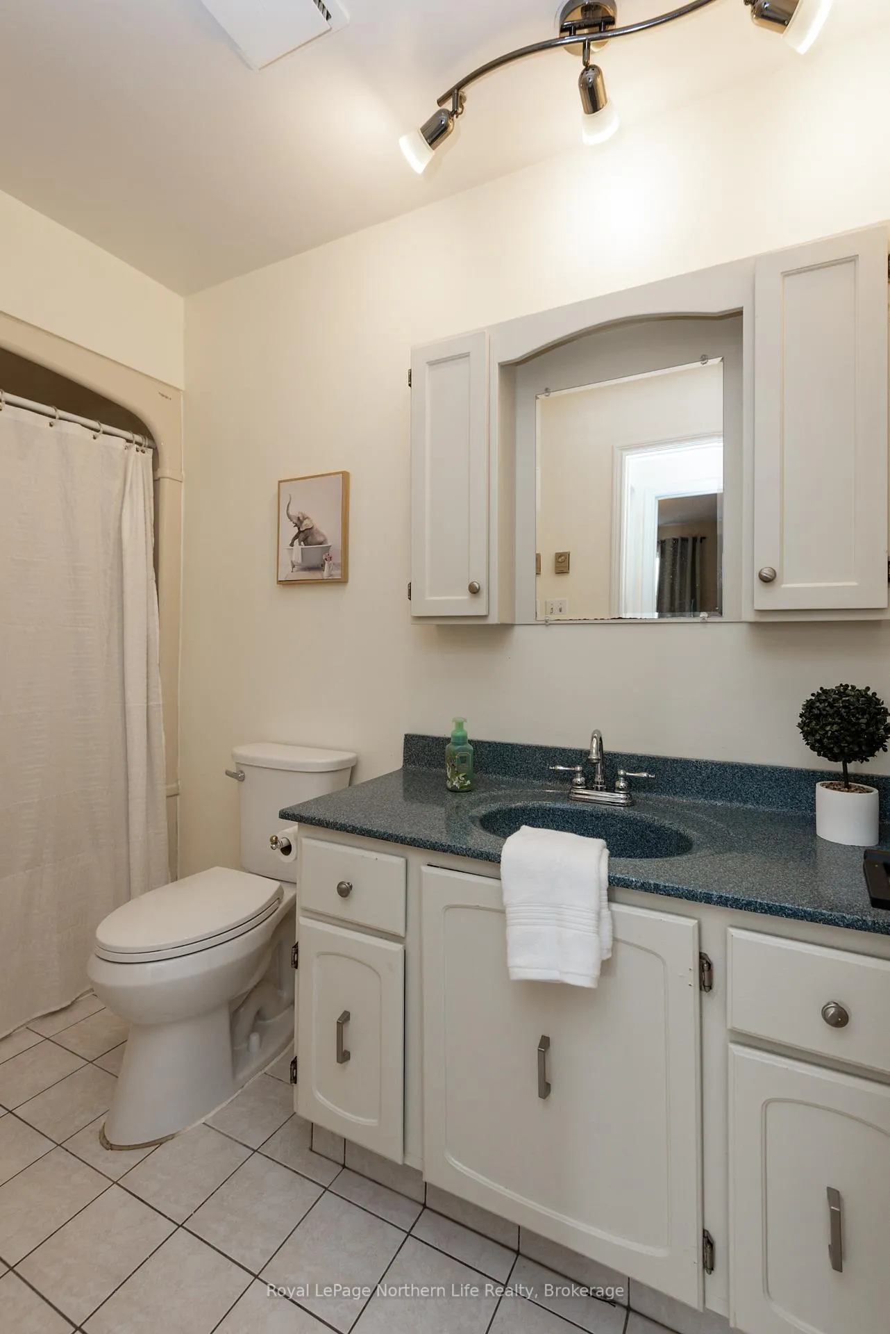 Photo 27 of 47 Harris Drive, North Bay, Ferris — HOMEH