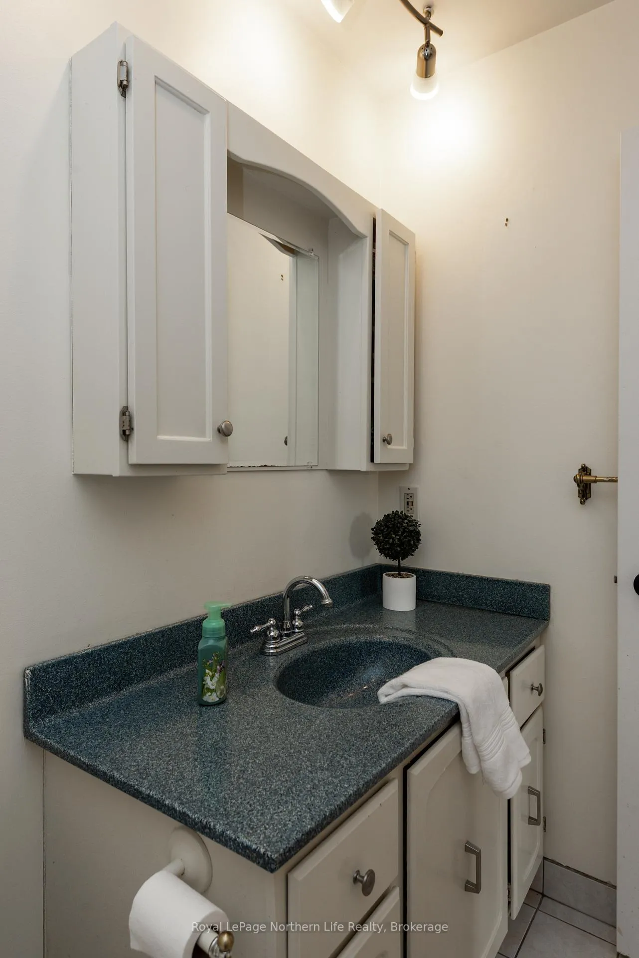 Photo 28 of 47 Harris Drive, North Bay, Ferris — HOMEH