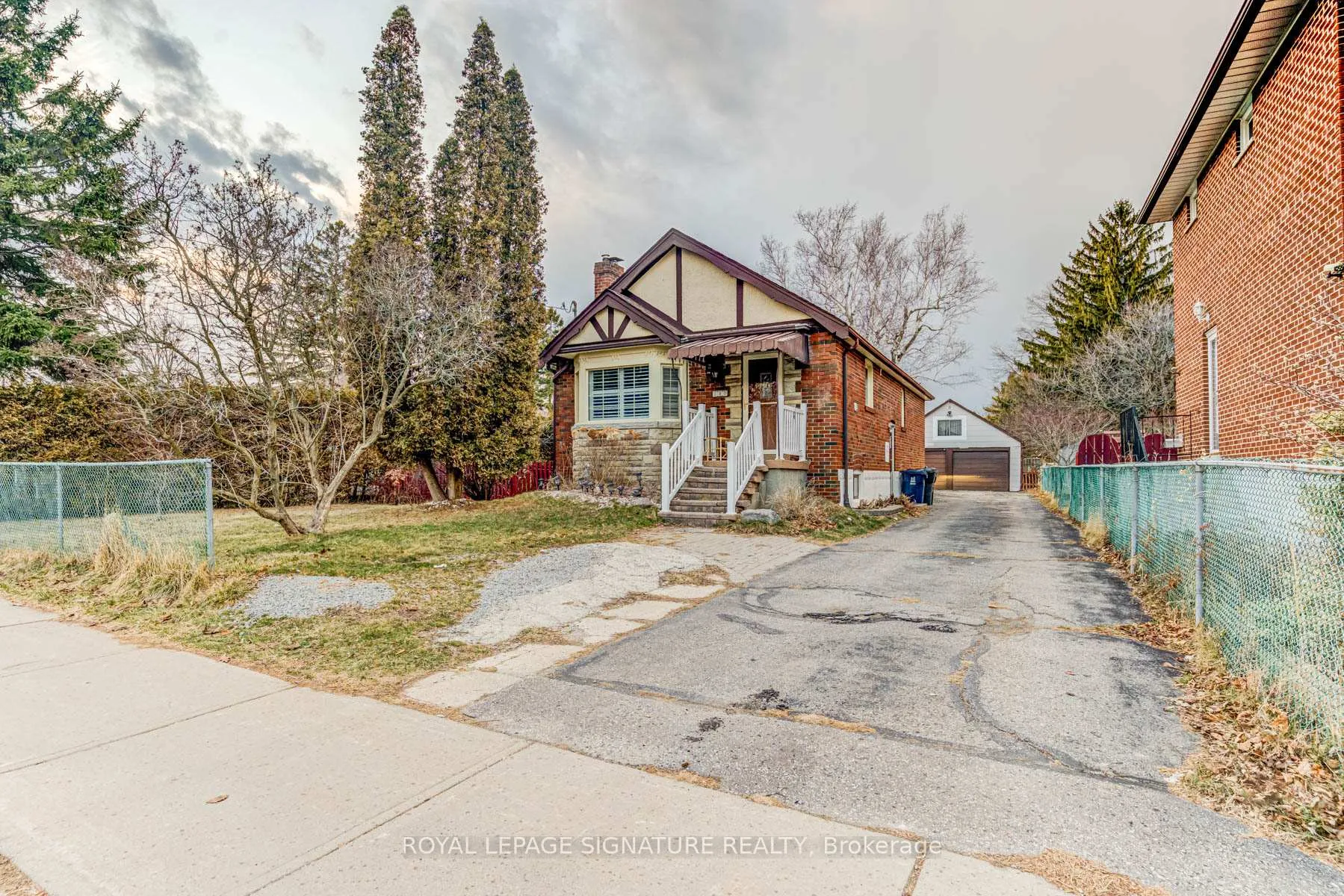 Photo 2 of 290 Coronation Drive, Scarborough, West Hill — HOMEH