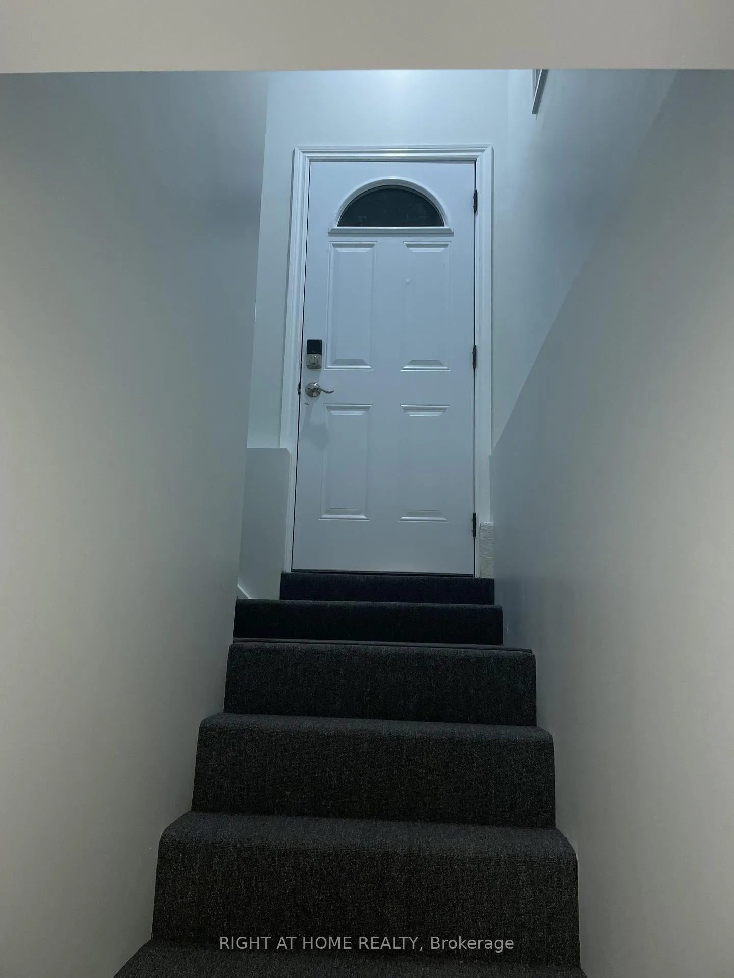 Photo 2 of Unit Lower, 840 Fairview Avenue, Pickering, Bay Ridges — HOMEH