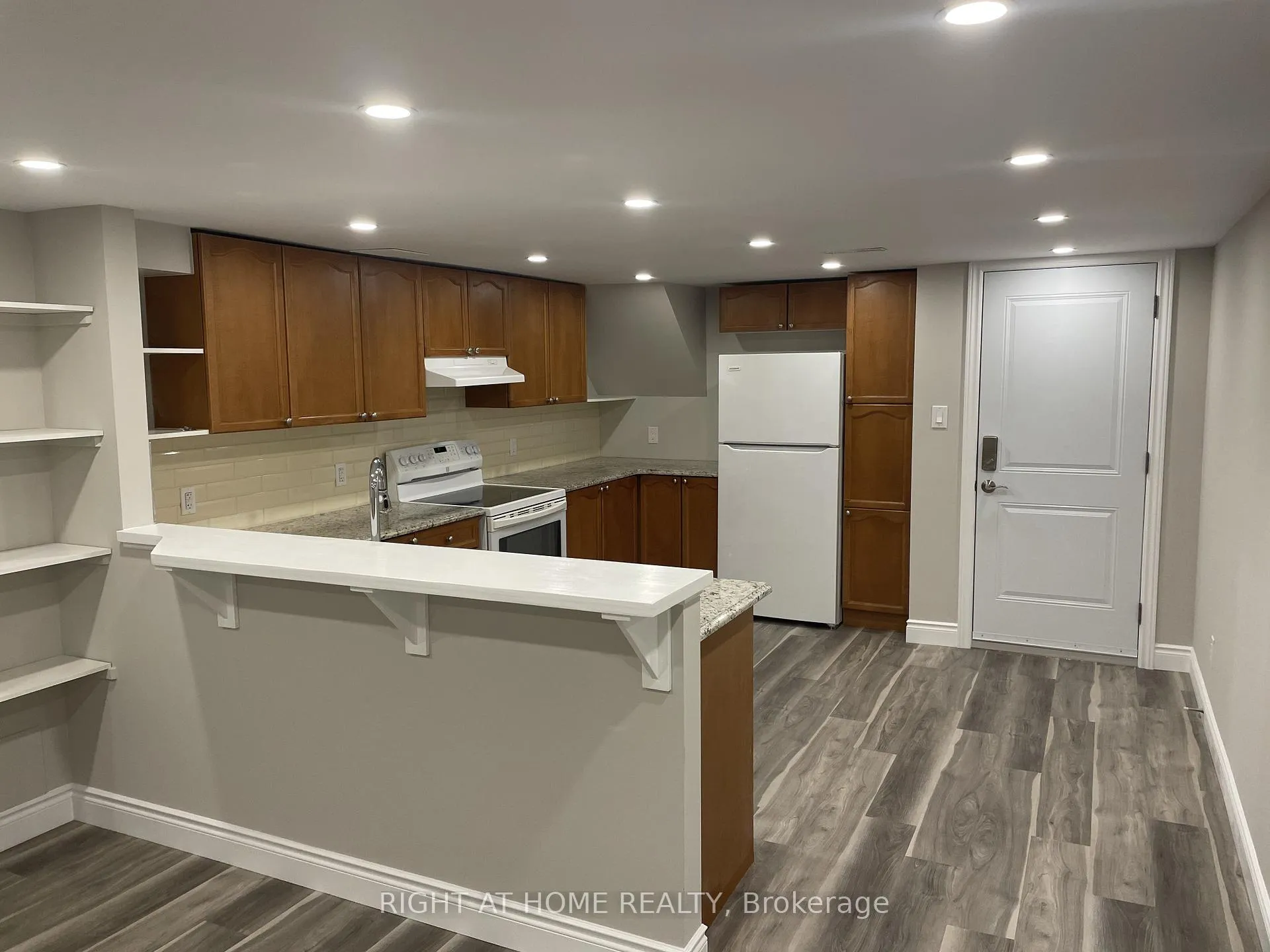 Photo 4 of Unit Lower, 840 Fairview Avenue, Pickering, Bay Ridges — HOMEH