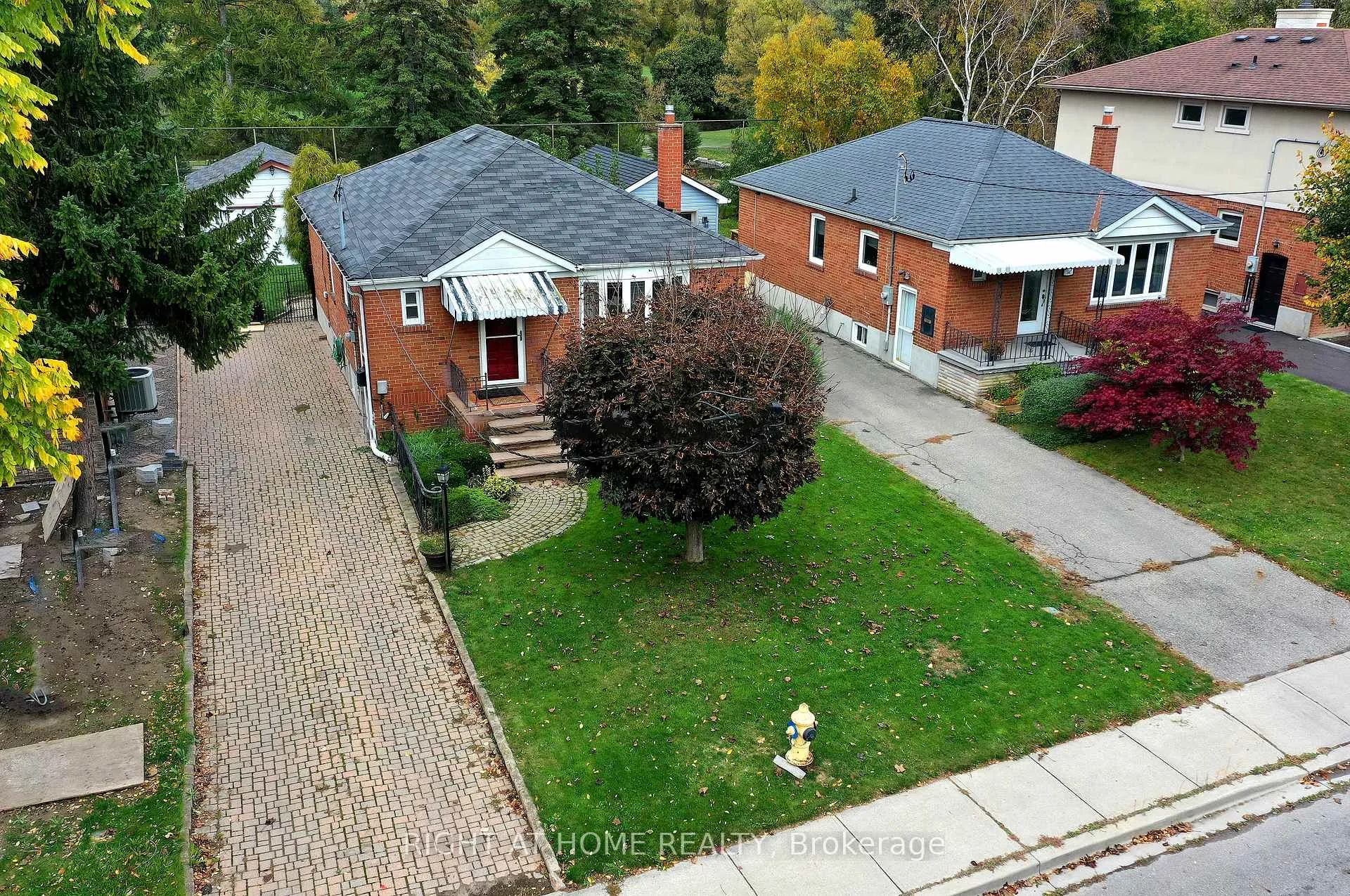 Photo 4 of 56 Cynthia Road, Toronto, Rockcliffe-Smythe — HOMEH