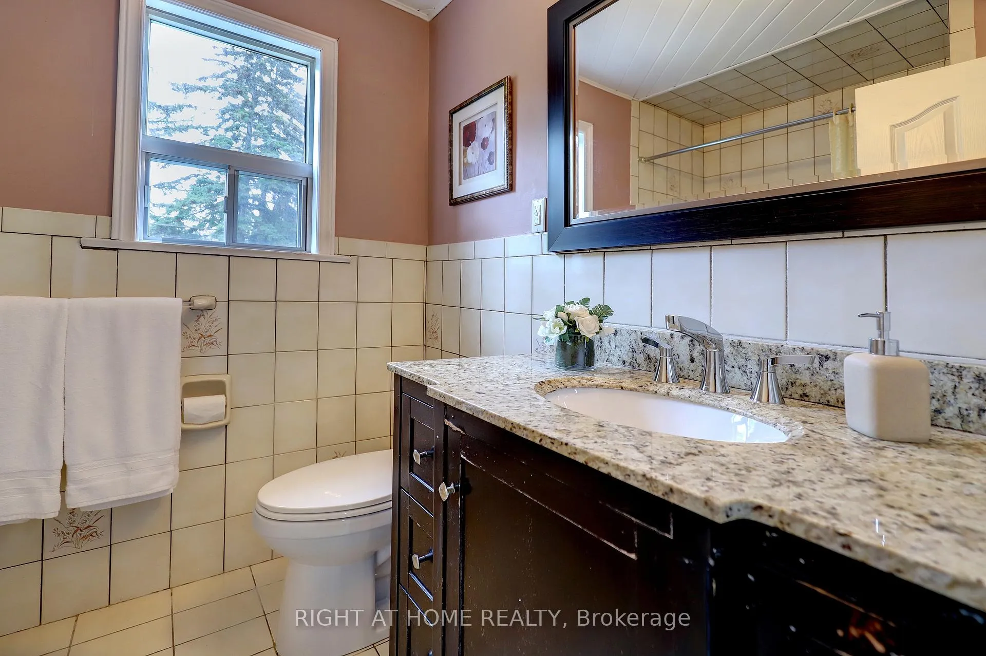 Photo 14 of 56 Cynthia Road, Toronto, Rockcliffe-Smythe — HOMEH
