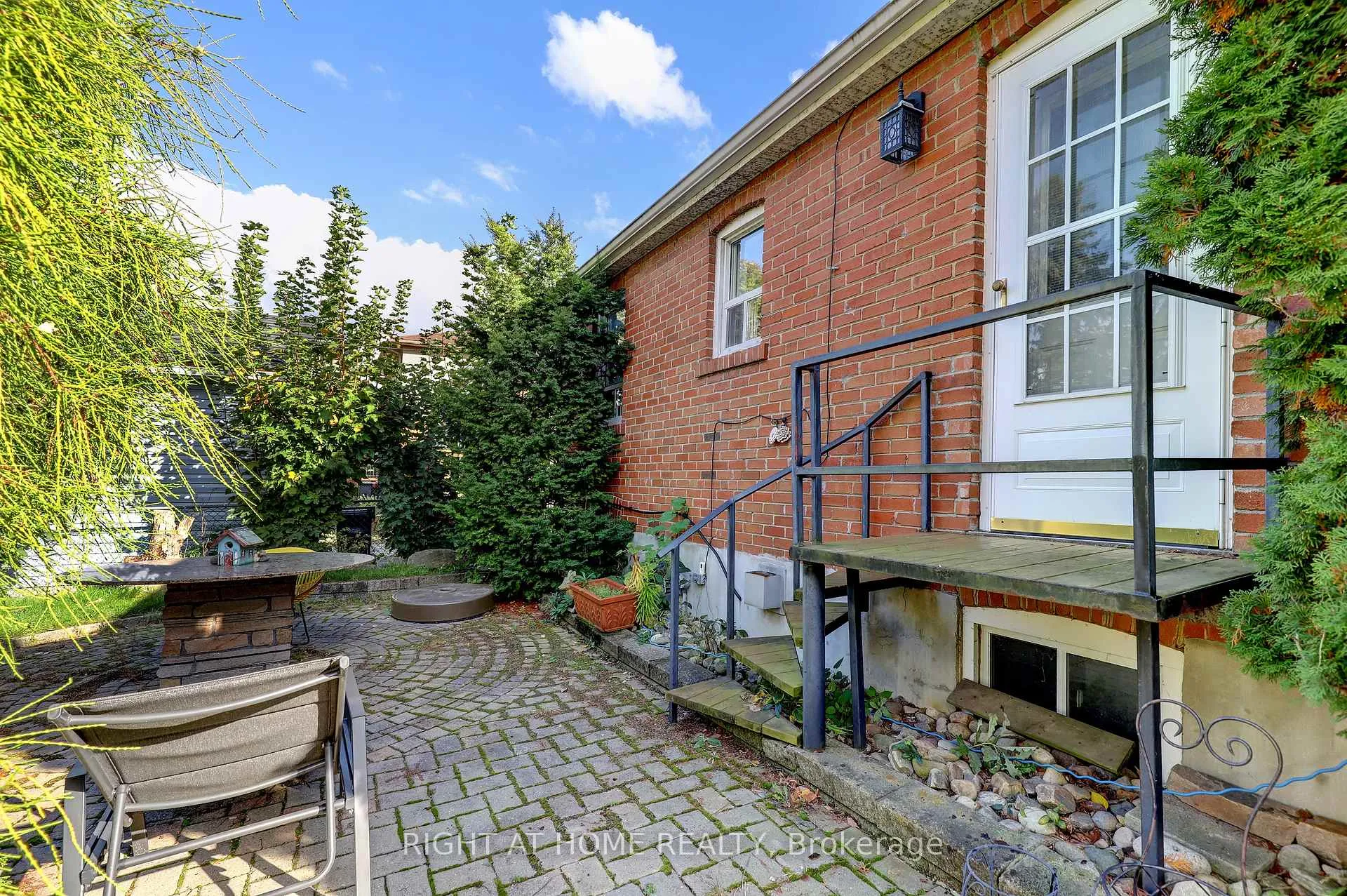 Photo 27 of 56 Cynthia Road, Toronto, Rockcliffe-Smythe — HOMEH
