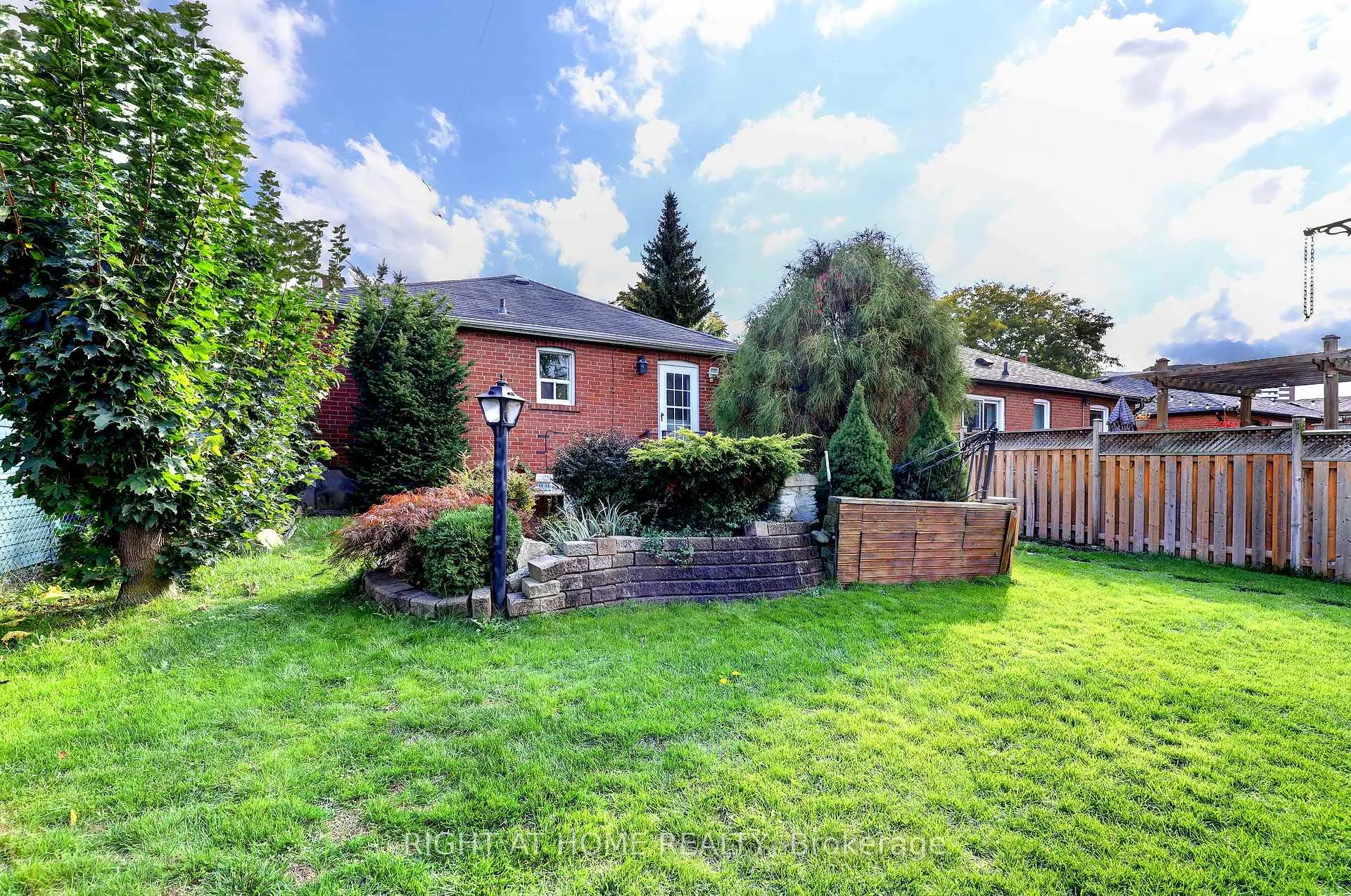 Photo 28 of 56 Cynthia Road, Toronto, Rockcliffe-Smythe — HOMEH