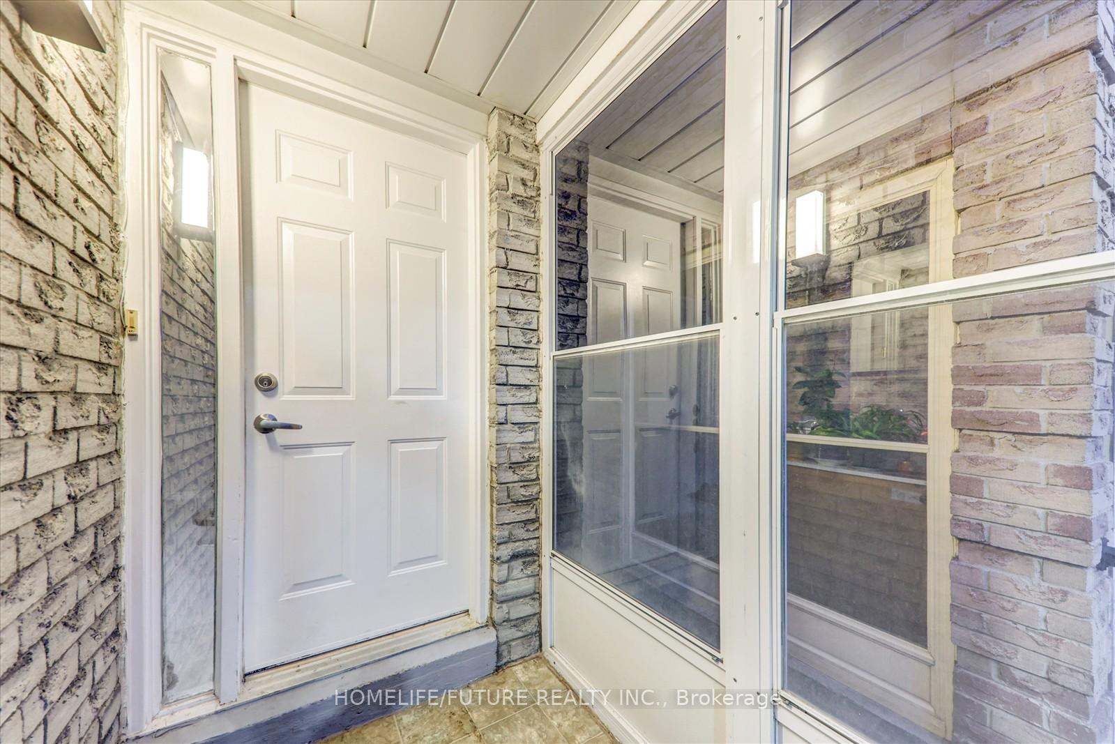 Photo 4 of 96 Mary Pearson Drive, Markham, Middlefield — HOMEH