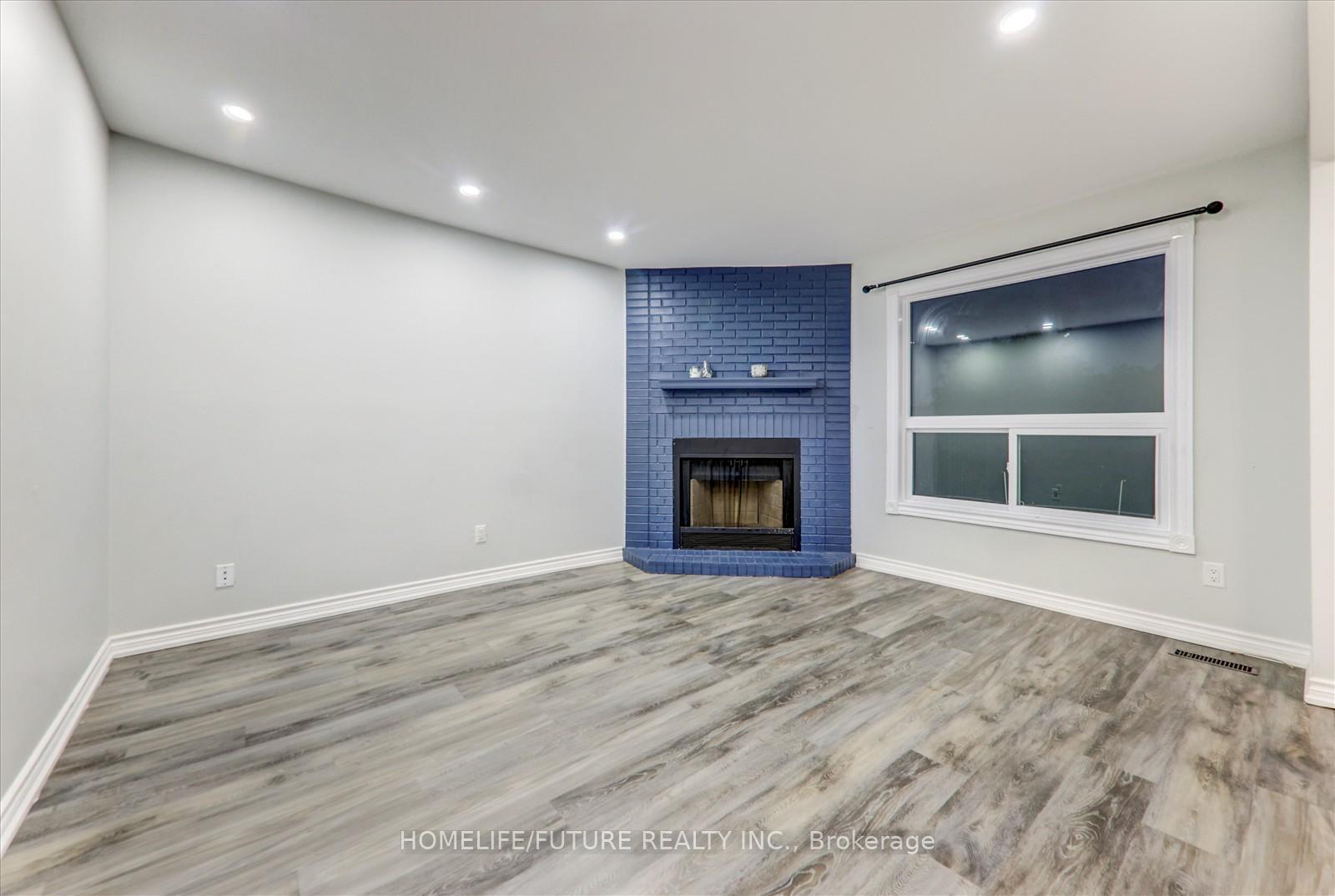 Photo 5 of 96 Mary Pearson Drive, Markham, Middlefield — HOMEH