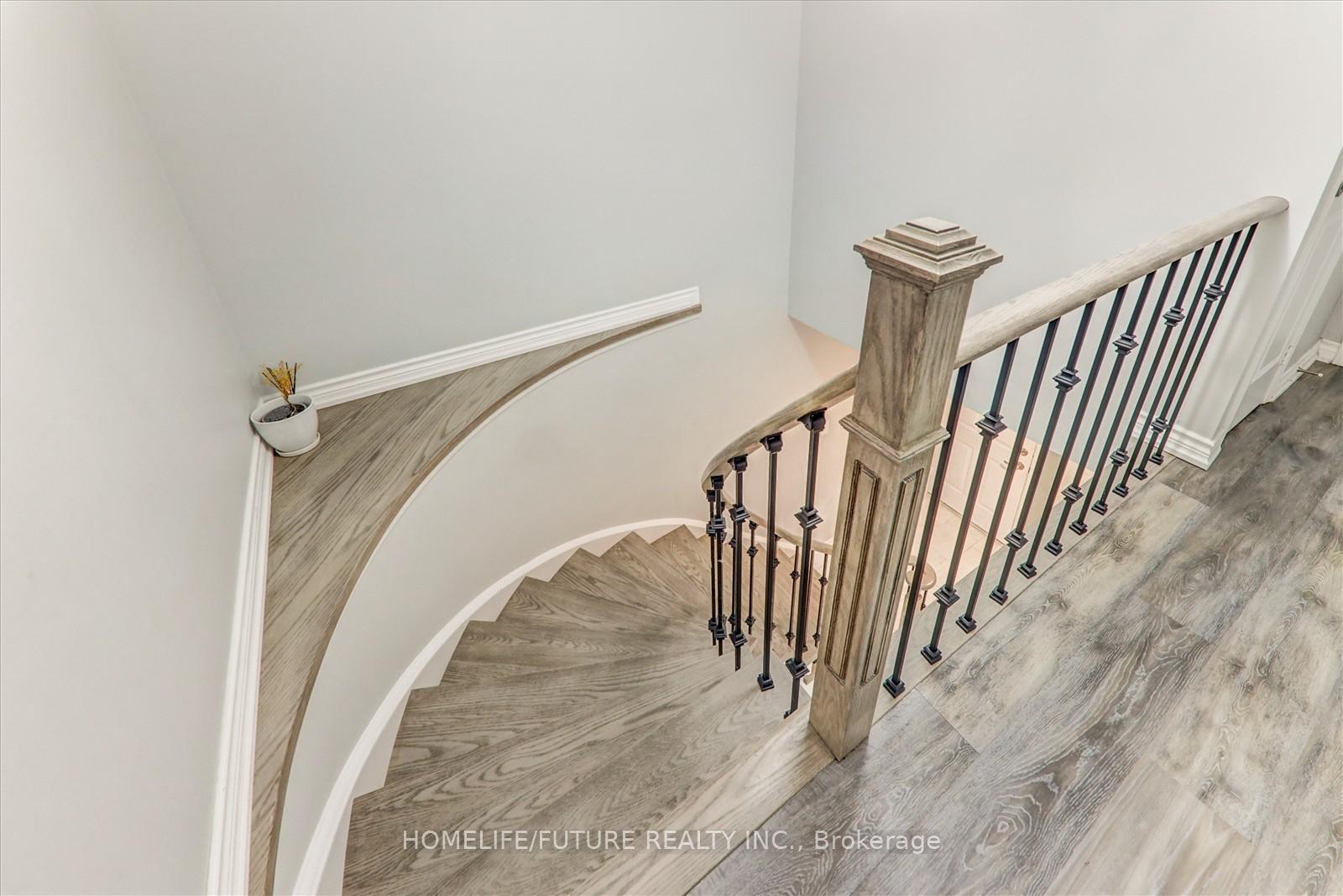 Photo 7 of 96 Mary Pearson Drive, Markham, Middlefield — HOMEH
