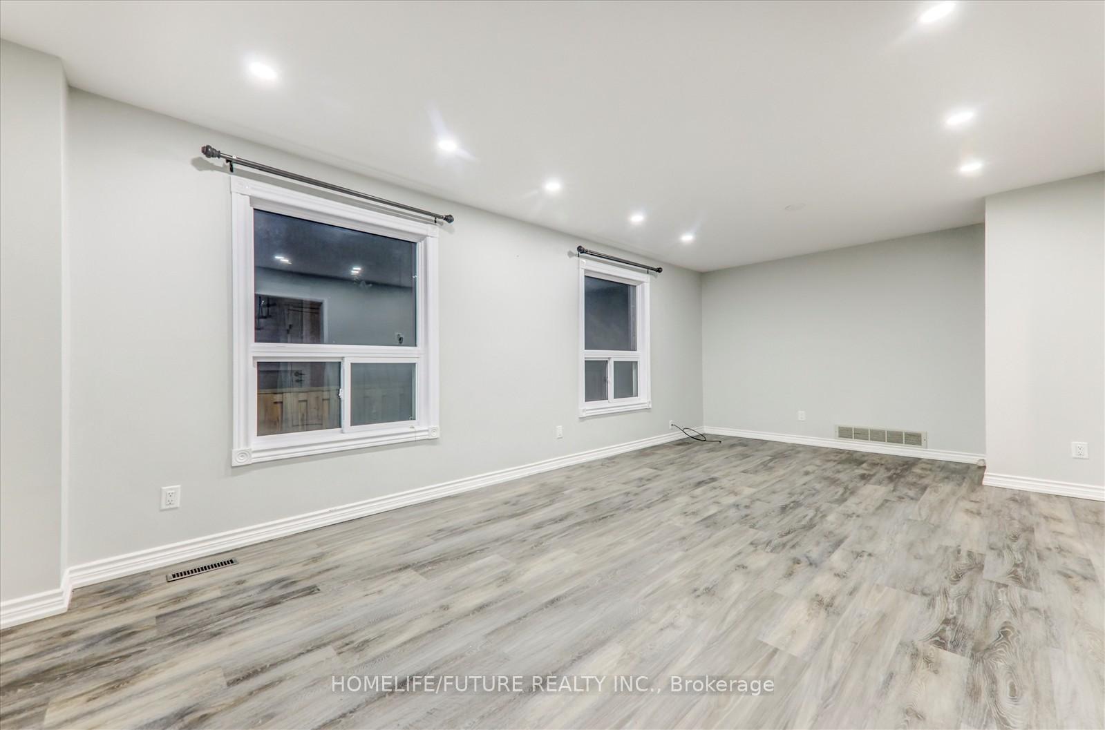 Photo 32 of 96 Mary Pearson Drive, Markham, Middlefield — HOMEH