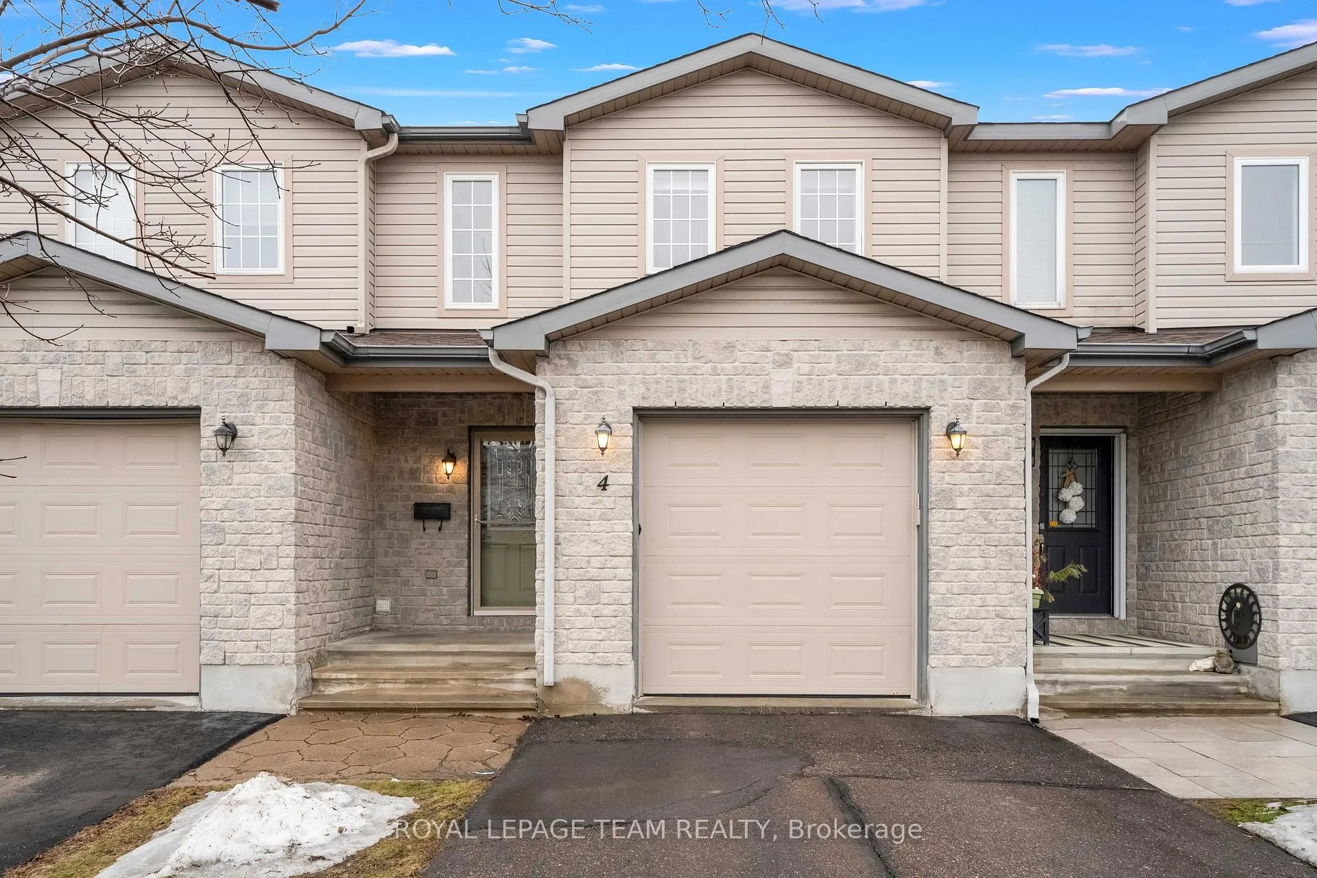 Photo 2 of 4 John Findlay Terrace, Arnprior — HOMEH